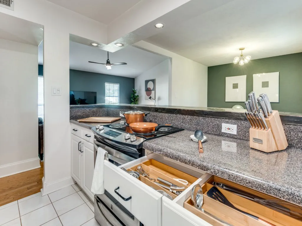 Single Family Residence For Rent in Tarrant County , 305 Westover Drive, Euless, Texas 76039, 3 Bedroom, 2 Bathroom, 2 Garage spaces, 1,528 Sqft, built in 1983, mls#21371292, Real Estate Agent in Euless, Homes For Rent in Tarrant county, Homes For Rent in Euless, Realtor in Euless Texas, Real Estate Brokerage Independent Realty Texas, Luminita Cordes Realtor