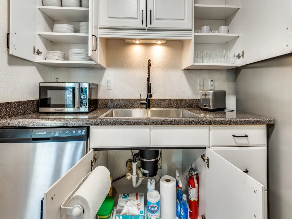 Single Family Residence For Rent in Tarrant County , 305 Westover Drive, Euless, Texas 76039, 3 Bedroom, 2 Bathroom, 2 Garage spaces, 1,528 Sqft, built in 1983, mls#21371292, Real Estate Agent in Euless, Homes For Rent in Tarrant county, Homes For Rent in Euless, Realtor in Euless Texas, Real Estate Brokerage Independent Realty Texas, Luminita Cordes Realtor