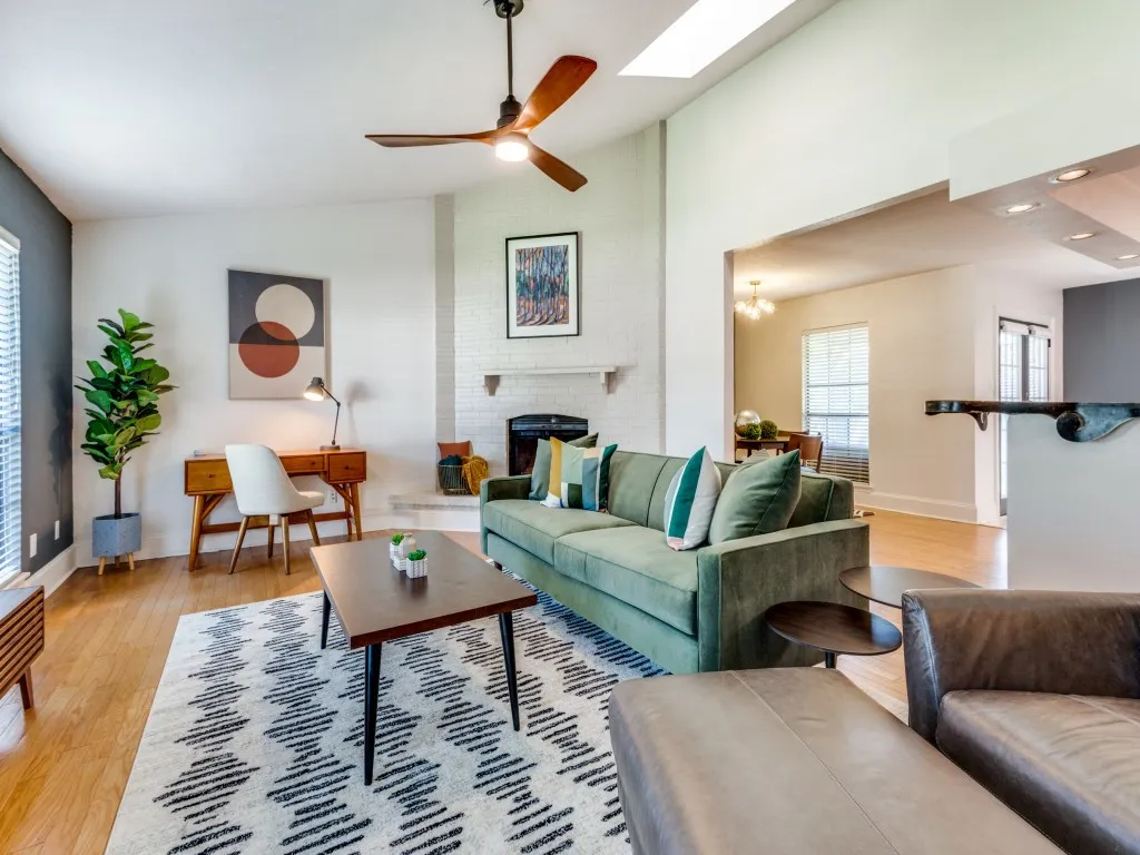 Single Family Residence For Rent in Tarrant County , 305 Westover Drive, Euless, Texas 76039, 3 Bedroom, 2 Bathroom, 2 Garage spaces, 1,528 Sqft, built in 1983, mls#21371292, Real Estate Agent in Euless, Homes For Rent in Tarrant county, Homes For Rent in Euless, Realtor in Euless Texas, Real Estate Brokerage Independent Realty Texas, Luminita Cordes Realtor