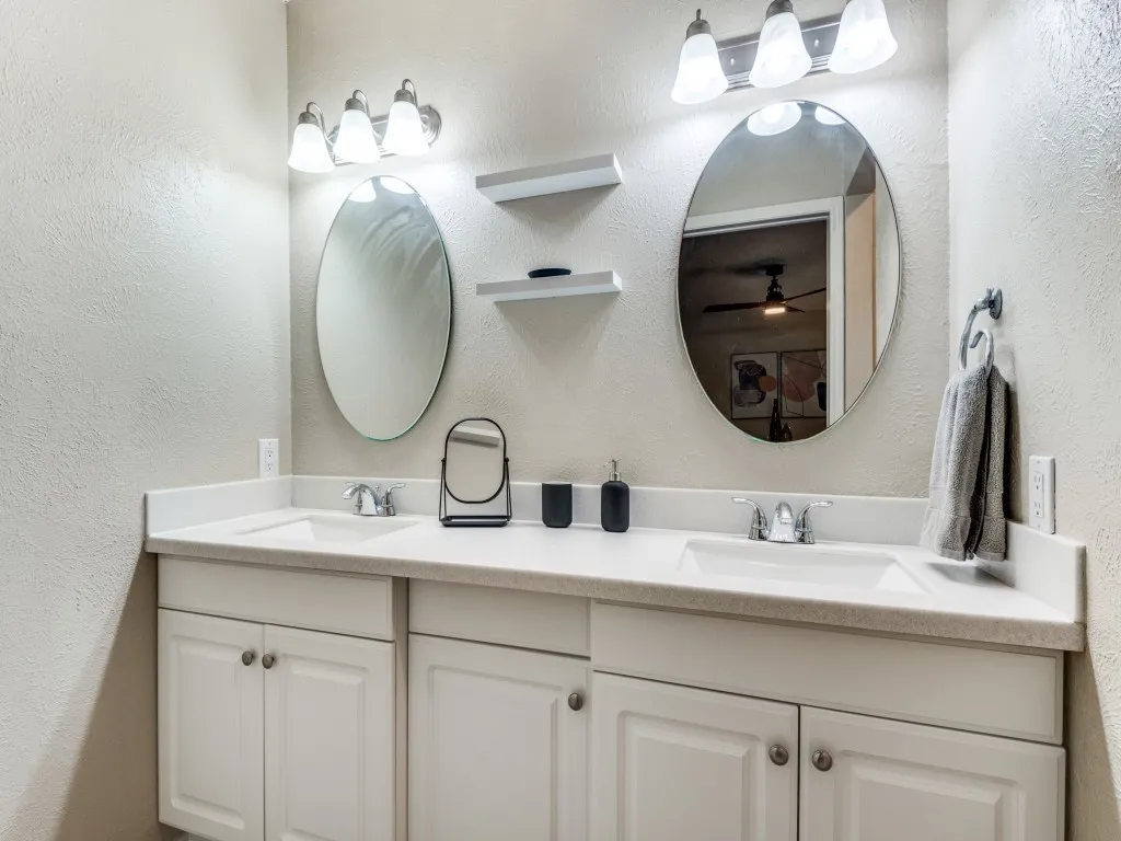 Single Family Residence For Rent in Tarrant County , 305 Westover Drive, Euless, Texas 76039, 3 Bedroom, 2 Bathroom, 2 Garage spaces, 1,528 Sqft, built in 1983, mls#21371292, Real Estate Agent in Euless, Homes For Rent in Tarrant county, Homes For Rent in Euless, Realtor in Euless Texas, Real Estate Brokerage Independent Realty Texas, Luminita Cordes Realtor