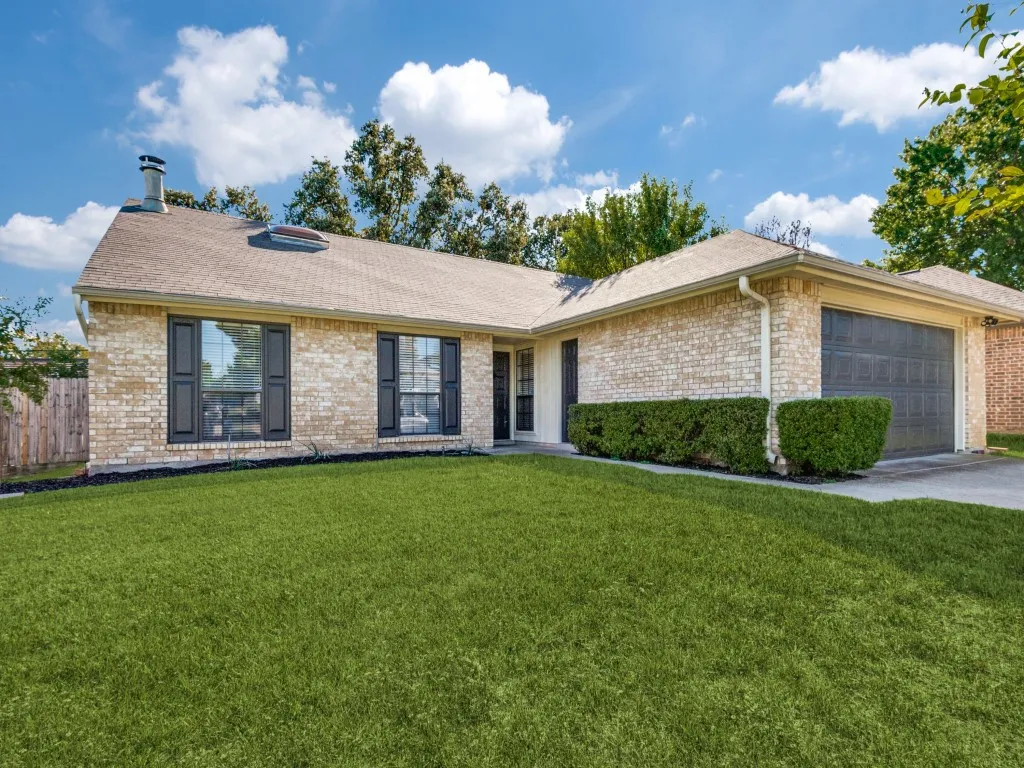 Single Family Residence For Rent in Tarrant County , 305 Westover Drive, Euless, Texas 76039, 3 Bedroom, 2 Bathroom, 2 Garage spaces, 1,528 Sqft, built in 1983, mls#21371292, Real Estate Agent in Euless, Homes For Rent in Tarrant county, Homes For Rent in Euless, Realtor in Euless Texas, Real Estate Brokerage Independent Realty Texas, Luminita Cordes Realtor