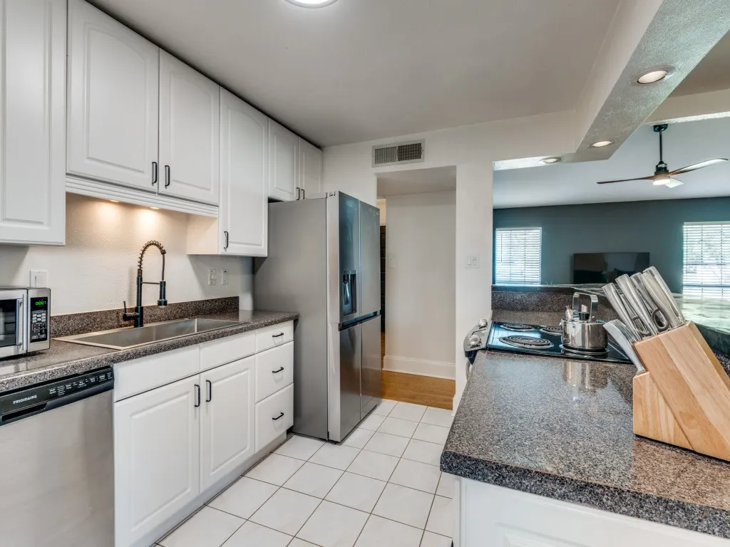 Single Family Residence For Rent in Tarrant County , 305 Westover Drive, Euless, Texas 76039, 3 Bedroom, 2 Bathroom, 2 Garage spaces, 1,528 Sqft, built in 1983, mls#21371292, Real Estate Agent in Euless, Homes For Rent in Tarrant county, Homes For Rent in Euless, Realtor in Euless Texas, Real Estate Brokerage Independent Realty Texas, Luminita Cordes Realtor