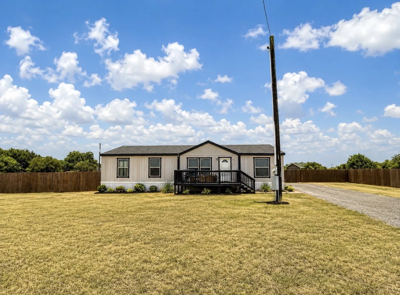 Mobile Home For Sale in Wise County , 142 Gary Court, Decatur, Texas 76234, 4 Bedroom, 2 Bathroom, Garage spaces, 1,664 Sqft, built in 2022, mls#21371311, Real Estate Agent in Decatur, Homes For Sale in Wise county, Homes For Sale in Decatur, Realtor in Decatur Texas, Real Estate Brokerage Independent Realty Texas, Luminita Cordes Realtor