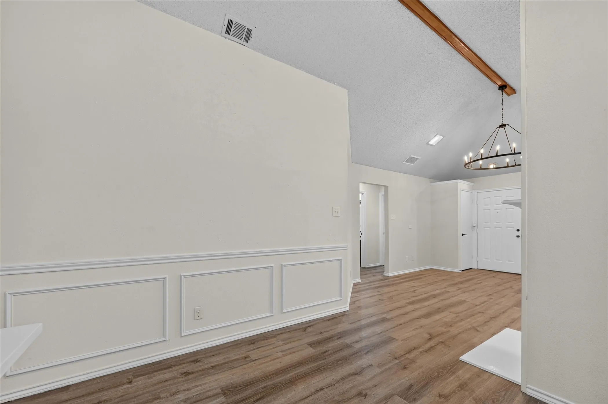 Single Family Residence For Sale in Denton County , 753 Red Oak Drive, Lewisville, Texas 75067, 2 Bedroom, 2 Bathroom, 2 Garage spaces, 995 Sqft, built in 1985, mls#21361430, Real Estate Agent in Lewisville, Homes For Sale in Denton county, Homes For Sale in Lewisville, Realtor in Lewisville Texas, Real Estate Brokerage Independent Realty Texas, Luminita Cordes Realtor
