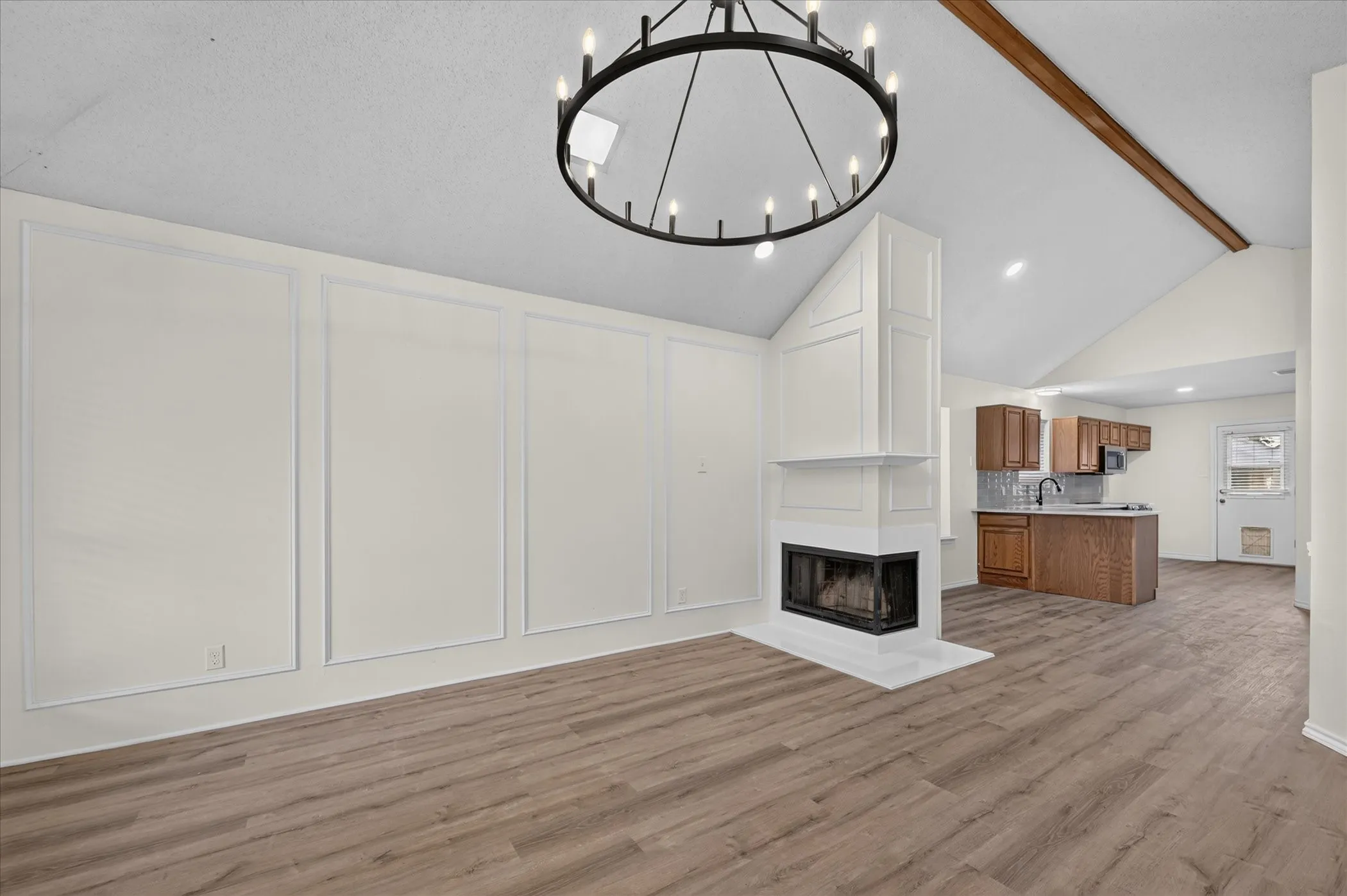 Single Family Residence For Sale in Denton County , 753 Red Oak Drive, Lewisville, Texas 75067, 2 Bedroom, 2 Bathroom, 2 Garage spaces, 995 Sqft, built in 1985, mls#21361430, Real Estate Agent in Lewisville, Homes For Sale in Denton county, Homes For Sale in Lewisville, Realtor in Lewisville Texas, Real Estate Brokerage Independent Realty Texas, Luminita Cordes Realtor