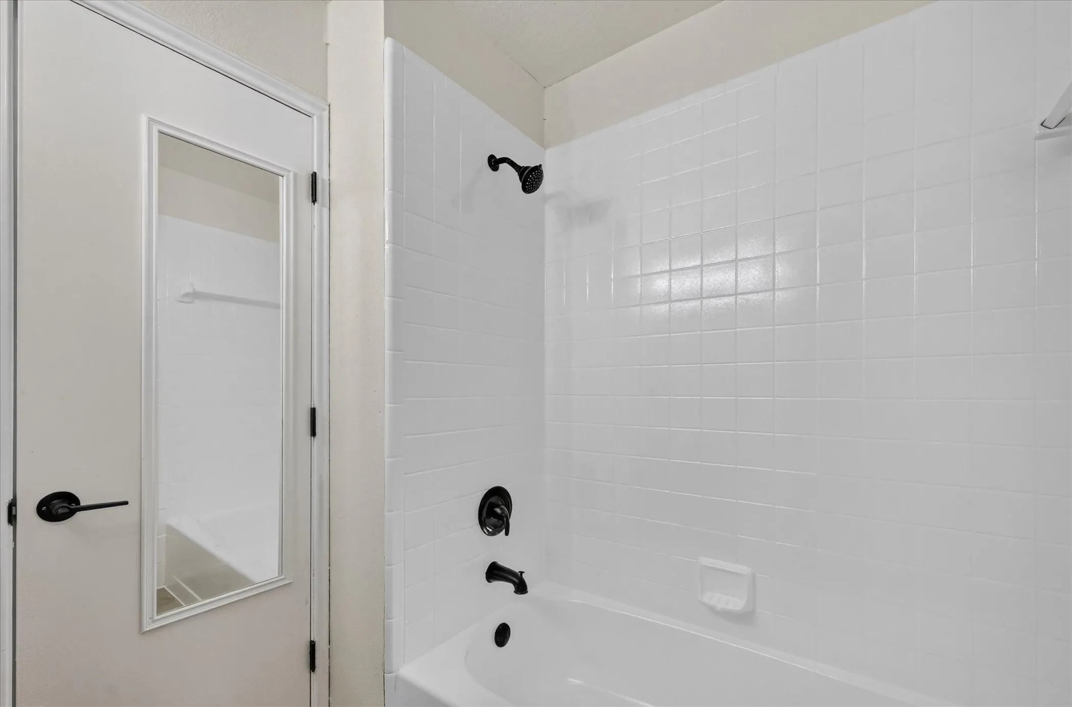 Single Family Residence For Sale in Denton County , 753 Red Oak Drive, Lewisville, Texas 75067, 2 Bedroom, 2 Bathroom, 2 Garage spaces, 995 Sqft, built in 1985, mls#21361430, Real Estate Agent in Lewisville, Homes For Sale in Denton county, Homes For Sale in Lewisville, Realtor in Lewisville Texas, Real Estate Brokerage Independent Realty Texas, Luminita Cordes Realtor