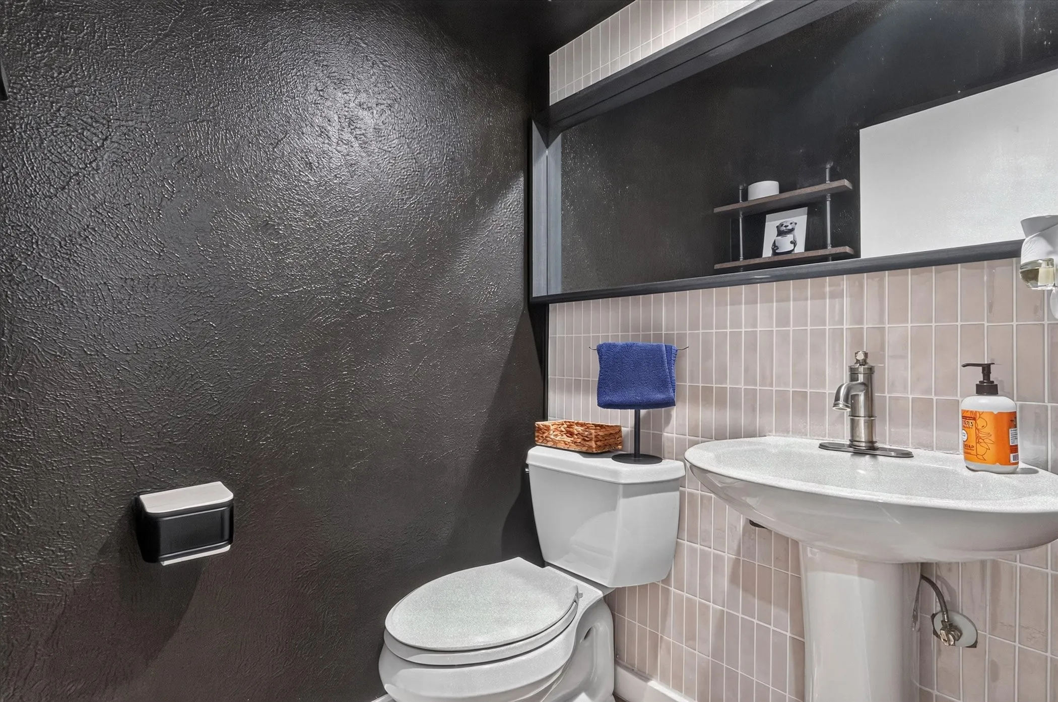 Textured dark wall finish
