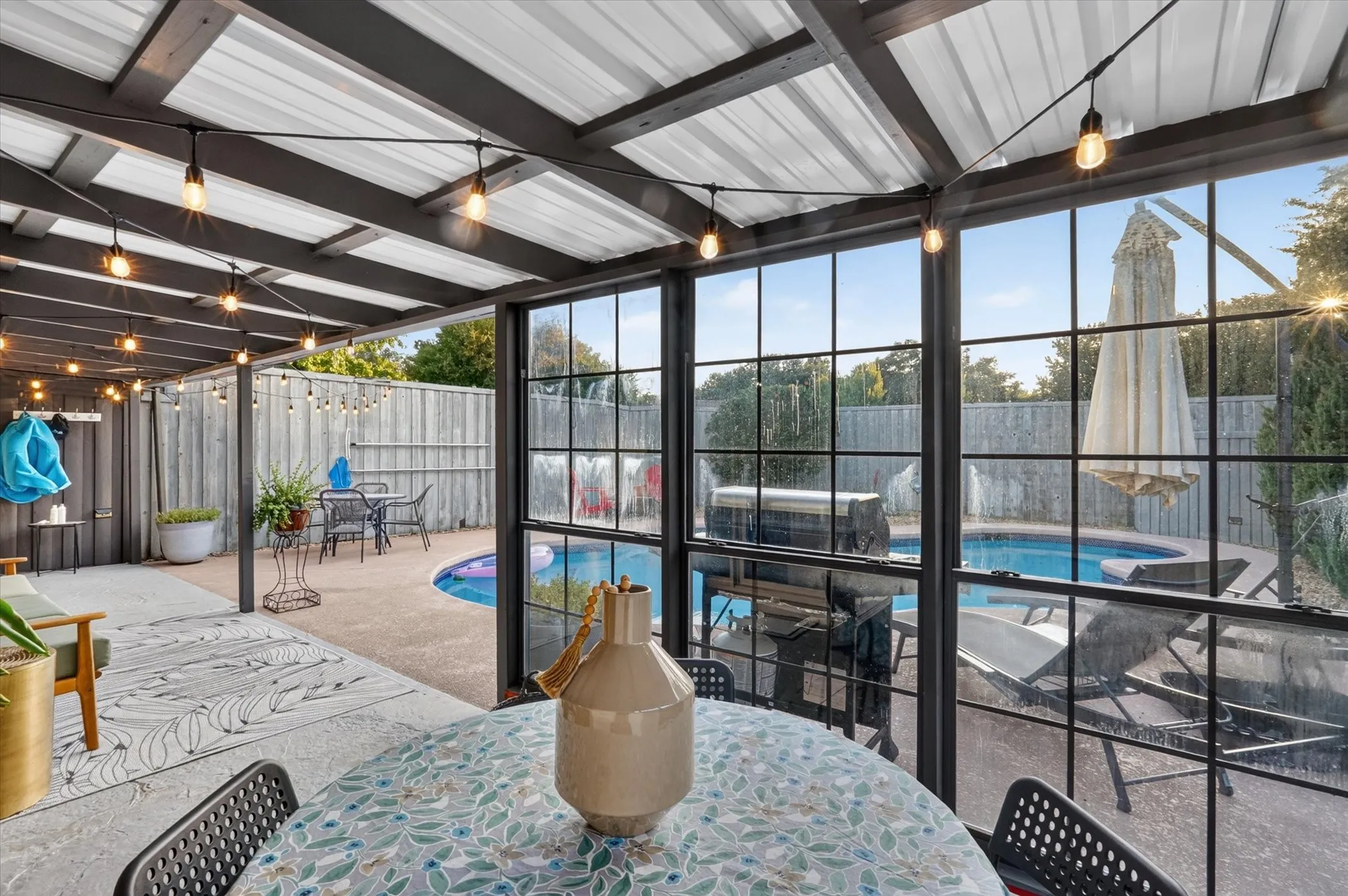 Single Family Residence For Sale in Dallas County , 1513 N Yale Boulevard, Richardson, Texas 75081, 3 Bedroom, 3 Bathroom, 2 Garage spaces, 2,066 Sqft, built in 1972, mls#21369115, Real Estate Agent in Richardson, Homes For Sale in Dallas county, Homes For Sale in Richardson, Realtor in Richardson Texas, Real Estate Brokerage Independent Realty Texas, Luminita Cordes Realtor