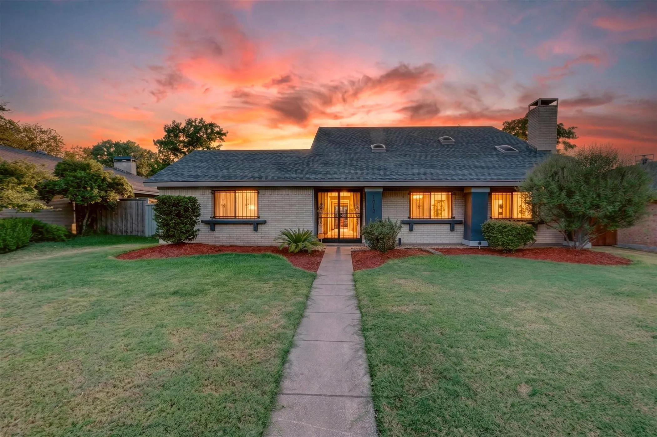 Single Family Residence For Sale in Dallas County , 1513 N Yale Boulevard, Richardson, Texas 75081, 3 Bedroom, 3 Bathroom, 2 Garage spaces, 2,066 Sqft, built in 1972, mls#21369115, Real Estate Agent in Richardson, Homes For Sale in Dallas county, Homes For Sale in Richardson, Realtor in Richardson Texas, Real Estate Brokerage Independent Realty Texas, Luminita Cordes Realtor