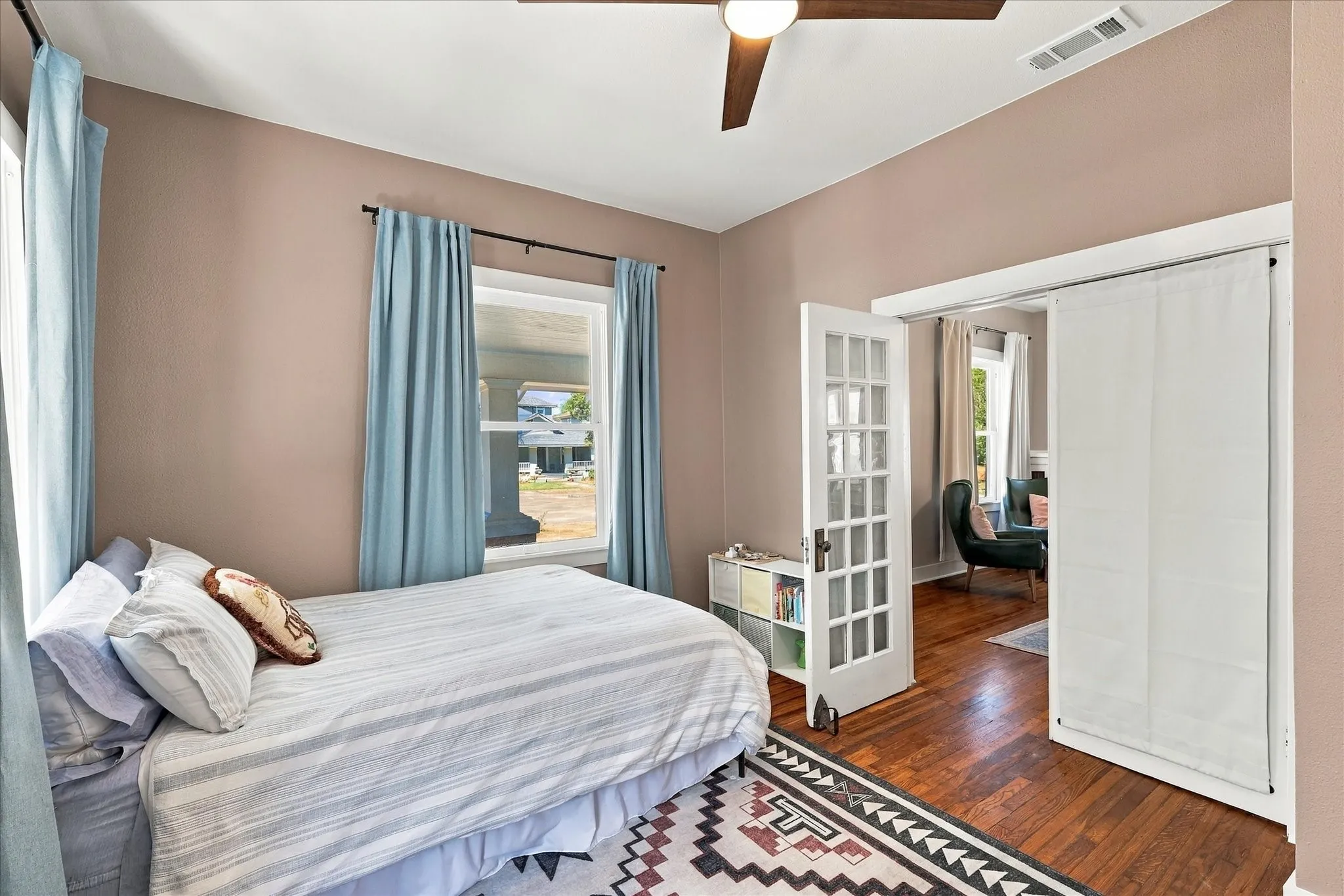 Single Family Residence For Sale in Tarrant County , 1933 Fairmount Avenue, Fort Worth, Texas 76110, 4 Bedroom, 3 Bathroom, Garage spaces, 1,792 Sqft, built in 1920, mls#21371241, Real Estate Agent in Fort Worth, Homes For Sale in Tarrant county, Homes For Sale in Fort Worth, Realtor in Fort Worth Texas, Real Estate Brokerage Independent Realty Texas, Luminita Cordes Realtor