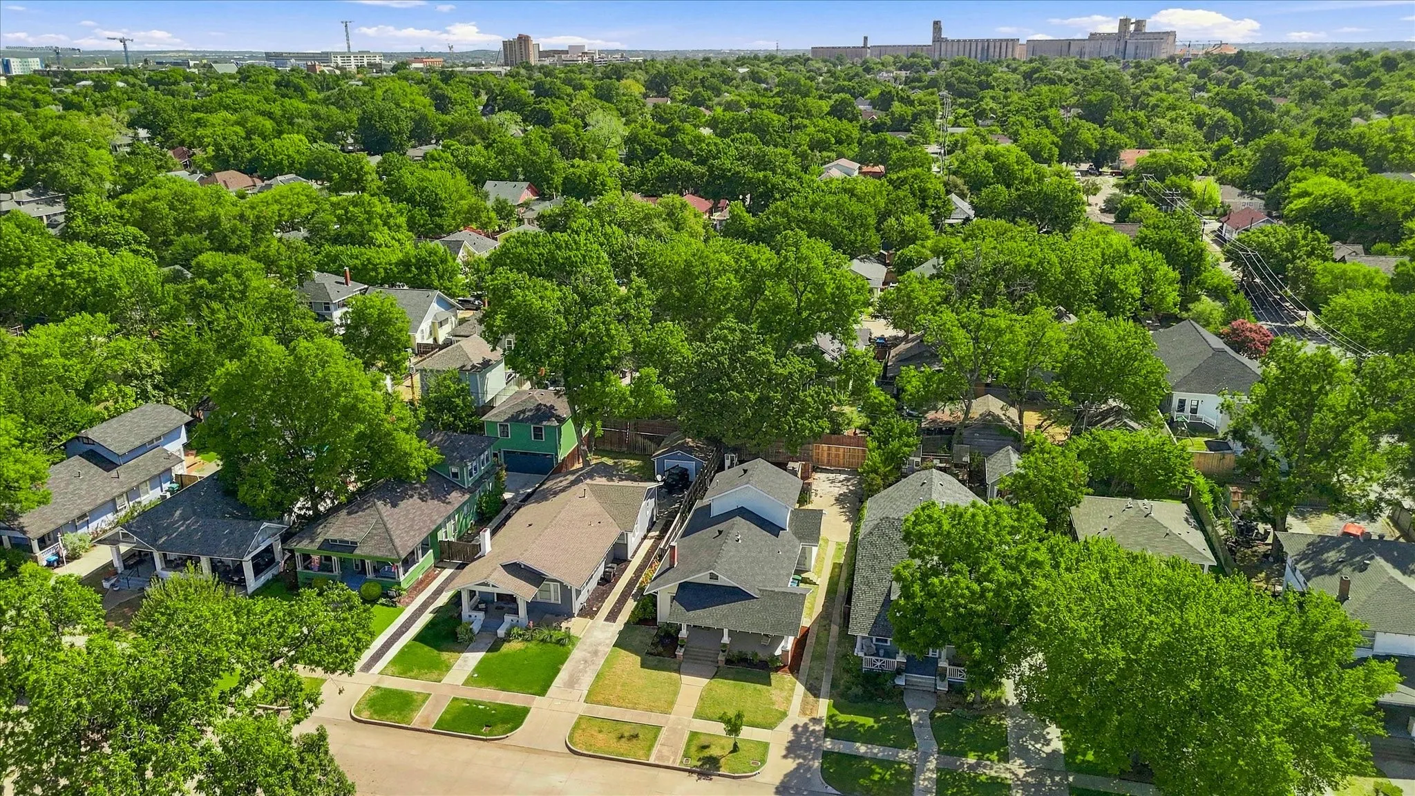 Single Family Residence For Sale in Tarrant County , 1933 Fairmount Avenue, Fort Worth, Texas 76110, 4 Bedroom, 3 Bathroom, Garage spaces, 1,792 Sqft, built in 1920, mls#21371241, Real Estate Agent in Fort Worth, Homes For Sale in Tarrant county, Homes For Sale in Fort Worth, Realtor in Fort Worth Texas, Real Estate Brokerage Independent Realty Texas, Luminita Cordes Realtor