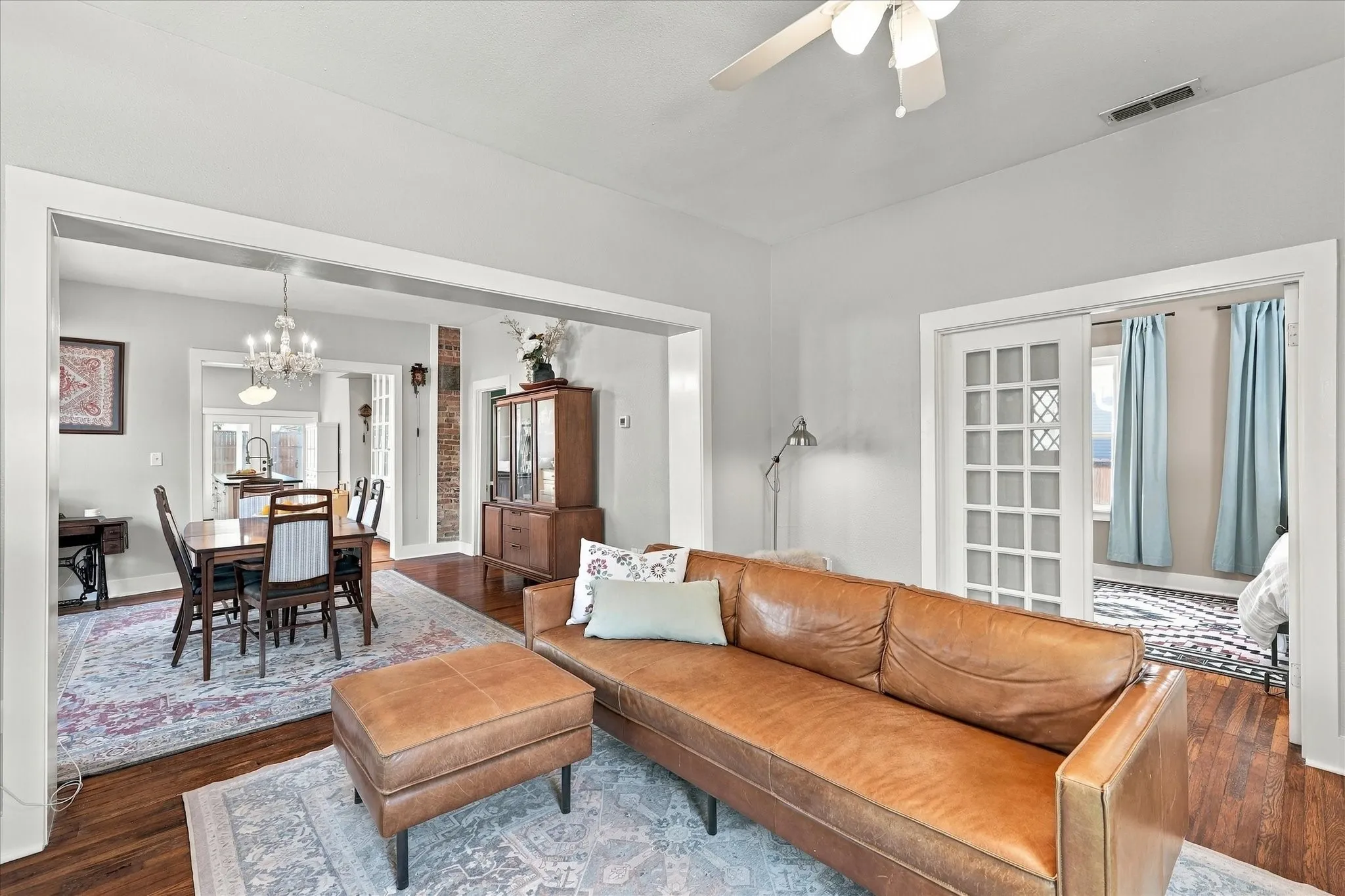 Single Family Residence For Sale in Tarrant County , 1933 Fairmount Avenue, Fort Worth, Texas 76110, 4 Bedroom, 3 Bathroom, Garage spaces, 1,792 Sqft, built in 1920, mls#21371241, Real Estate Agent in Fort Worth, Homes For Sale in Tarrant county, Homes For Sale in Fort Worth, Realtor in Fort Worth Texas, Real Estate Brokerage Independent Realty Texas, Luminita Cordes Realtor