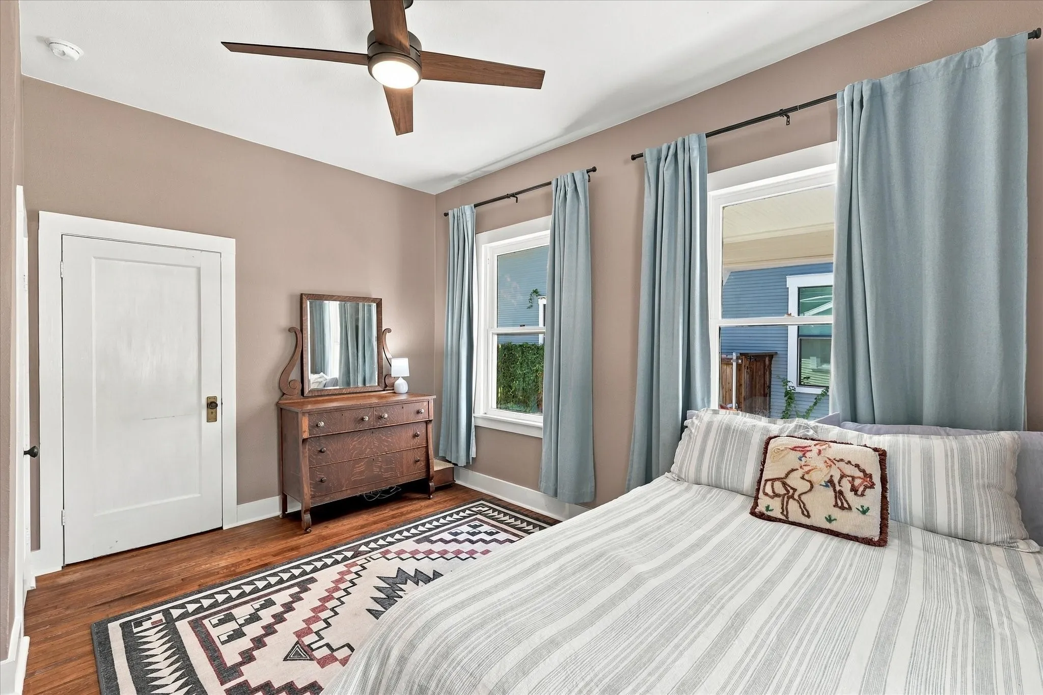 Single Family Residence For Sale in Tarrant County , 1933 Fairmount Avenue, Fort Worth, Texas 76110, 4 Bedroom, 3 Bathroom, Garage spaces, 1,792 Sqft, built in 1920, mls#21371241, Real Estate Agent in Fort Worth, Homes For Sale in Tarrant county, Homes For Sale in Fort Worth, Realtor in Fort Worth Texas, Real Estate Brokerage Independent Realty Texas, Luminita Cordes Realtor
