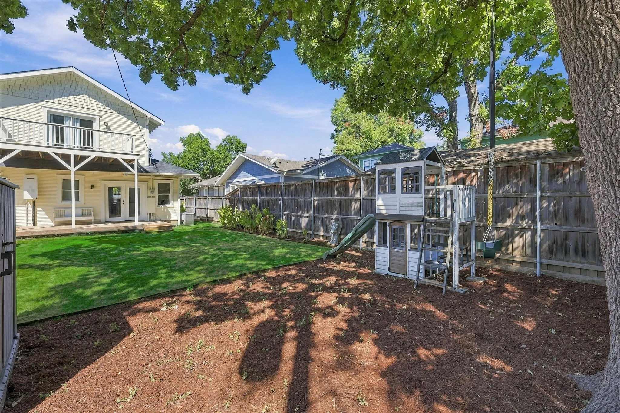 Single Family Residence For Sale in Tarrant County , 1933 Fairmount Avenue, Fort Worth, Texas 76110, 4 Bedroom, 3 Bathroom, Garage spaces, 1,792 Sqft, built in 1920, mls#21371241, Real Estate Agent in Fort Worth, Homes For Sale in Tarrant county, Homes For Sale in Fort Worth, Realtor in Fort Worth Texas, Real Estate Brokerage Independent Realty Texas, Luminita Cordes Realtor