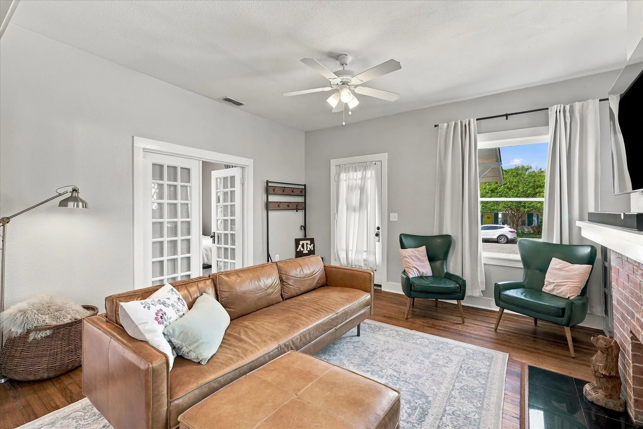 Single Family Residence For Sale in Tarrant County , 1933 Fairmount Avenue, Fort Worth, Texas 76110, 4 Bedroom, 3 Bathroom, Garage spaces, 1,792 Sqft, built in 1920, mls#21371241, Real Estate Agent in Fort Worth, Homes For Sale in Tarrant county, Homes For Sale in Fort Worth, Realtor in Fort Worth Texas, Real Estate Brokerage Independent Realty Texas, Luminita Cordes Realtor