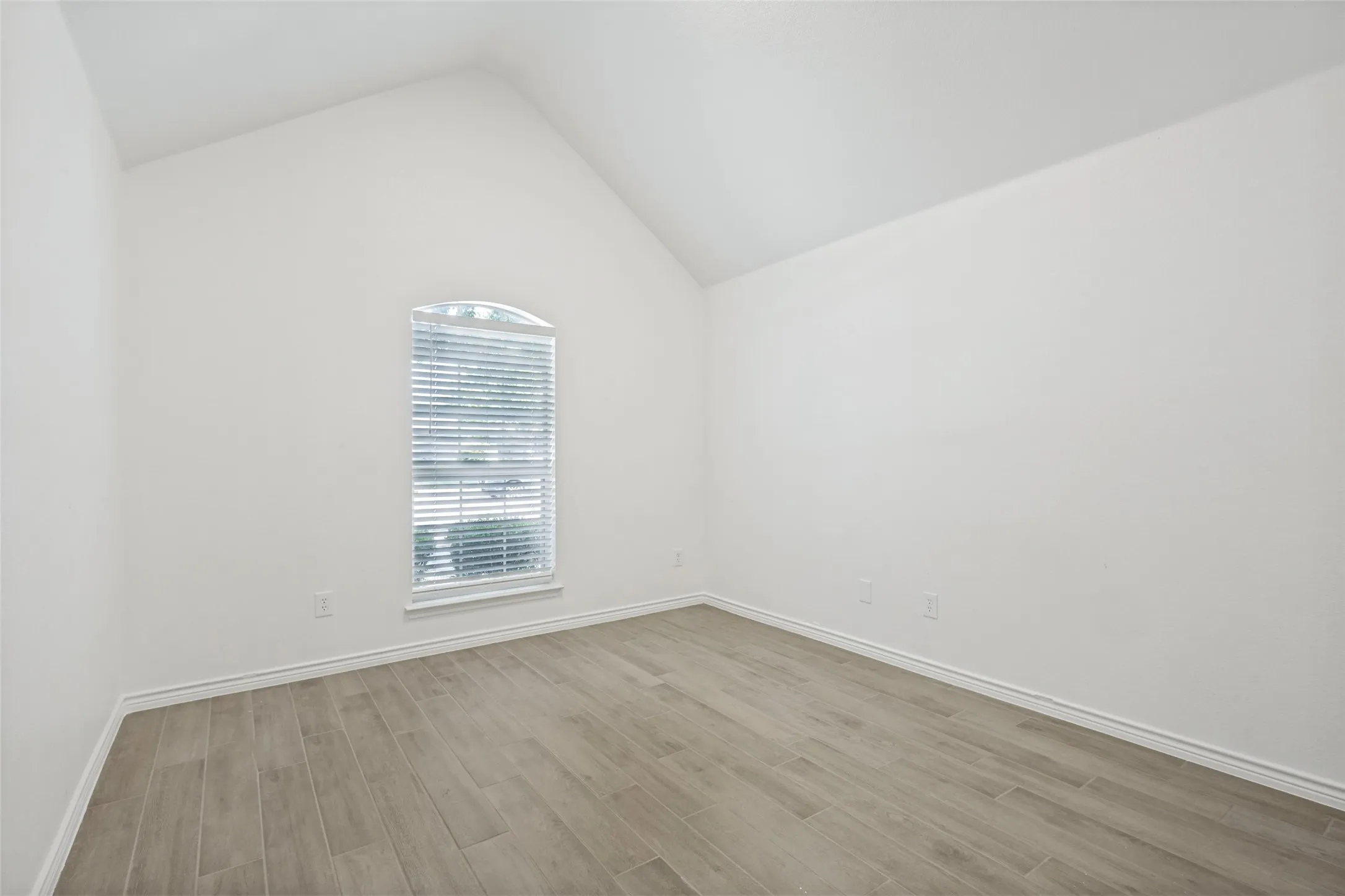 Single Family Residence For Rent in Collin County , 13751 Lincolnshire Lane, Frisco, Texas 75035, 3 Bedroom, 2 Bathroom, 2 Garage spaces, 1,886 Sqft, built in 2006, mls#21370588, Real Estate Agent in Frisco, Homes For Rent in Collin county, Homes For Rent in Frisco, Realtor in Frisco Texas, Real Estate Brokerage Independent Realty Texas, Luminita Cordes Realtor