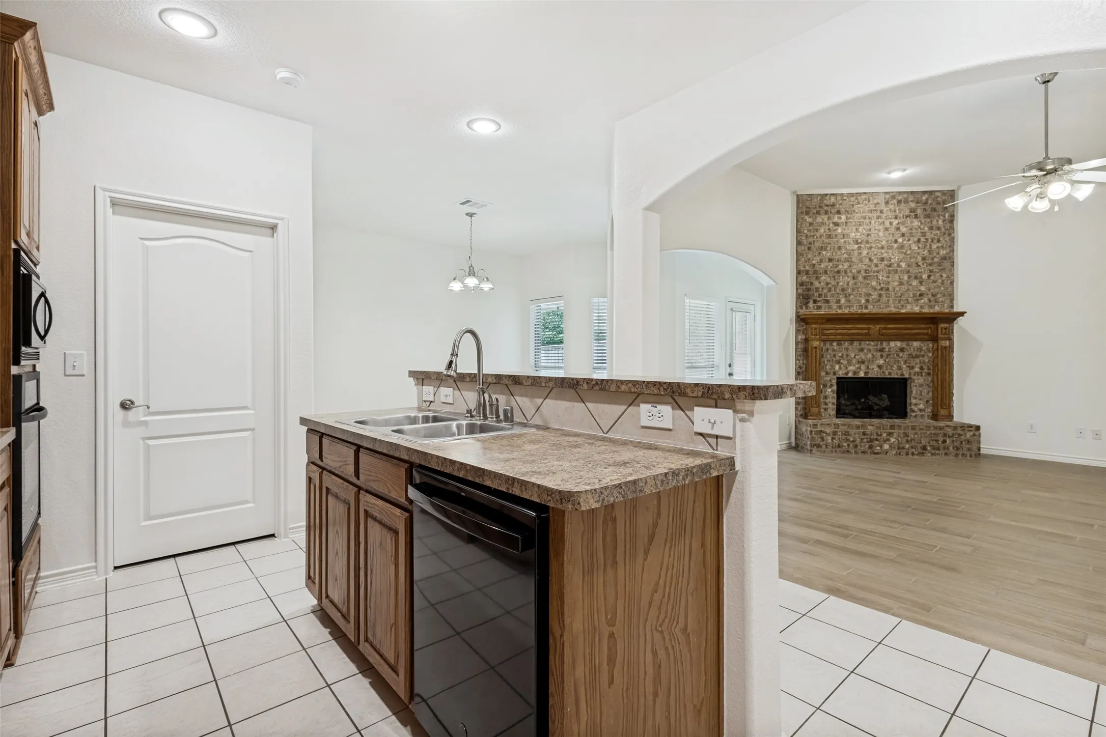 Single Family Residence For Rent in Collin County , 13751 Lincolnshire Lane, Frisco, Texas 75035, 3 Bedroom, 2 Bathroom, 2 Garage spaces, 1,886 Sqft, built in 2006, mls#21370588, Real Estate Agent in Frisco, Homes For Rent in Collin county, Homes For Rent in Frisco, Realtor in Frisco Texas, Real Estate Brokerage Independent Realty Texas, Luminita Cordes Realtor