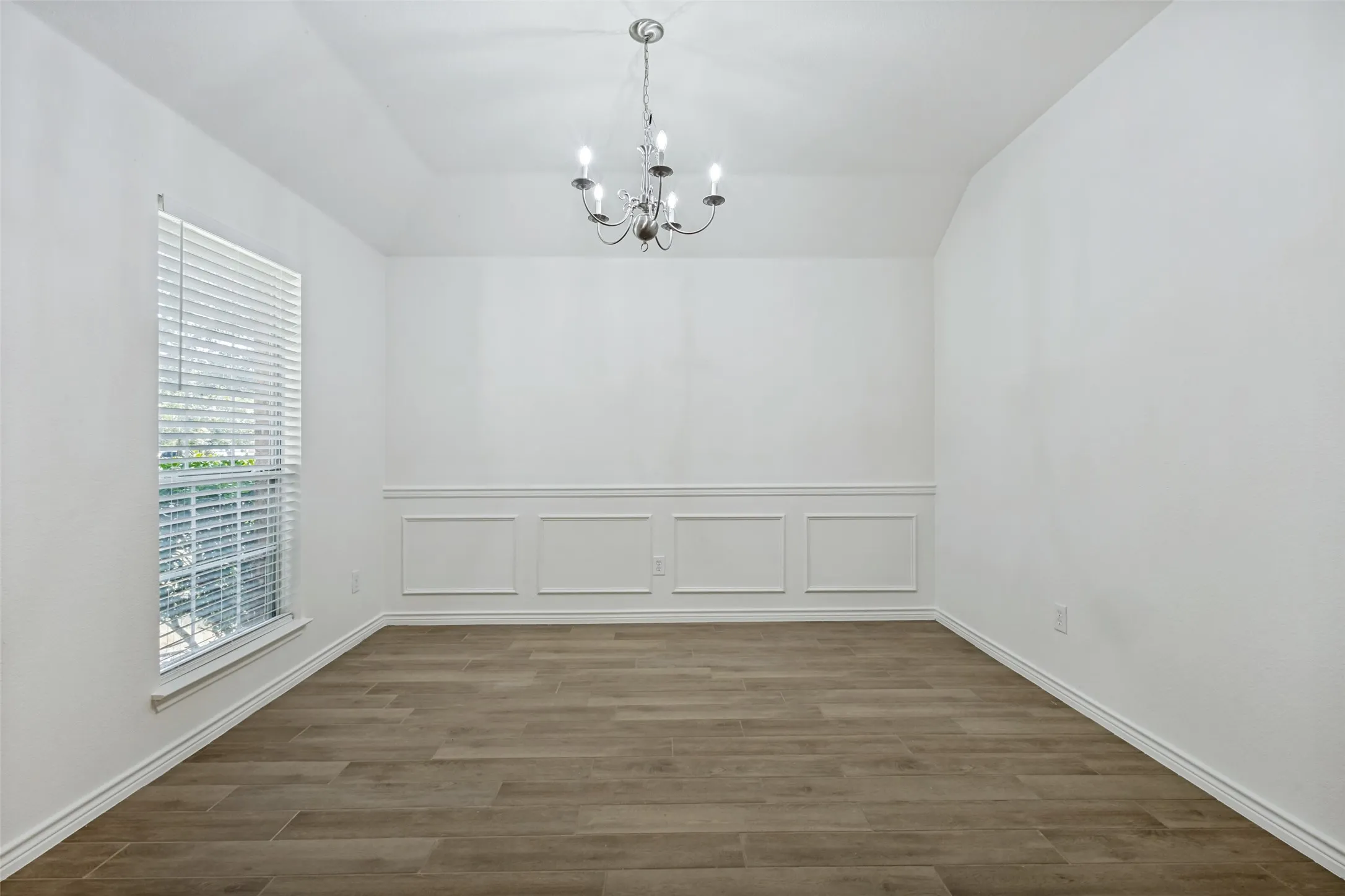 Single Family Residence For Rent in Collin County , 13751 Lincolnshire Lane, Frisco, Texas 75035, 3 Bedroom, 2 Bathroom, 2 Garage spaces, 1,886 Sqft, built in 2006, mls#21370588, Real Estate Agent in Frisco, Homes For Rent in Collin county, Homes For Rent in Frisco, Realtor in Frisco Texas, Real Estate Brokerage Independent Realty Texas, Luminita Cordes Realtor