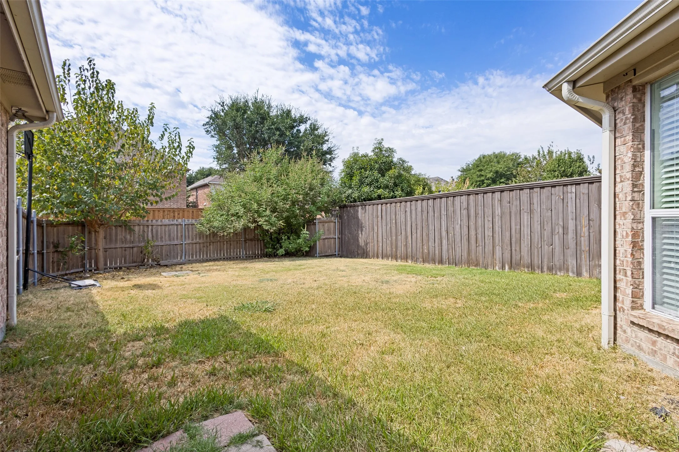 Single Family Residence For Rent in Collin County , 13751 Lincolnshire Lane, Frisco, Texas 75035, 3 Bedroom, 2 Bathroom, 2 Garage spaces, 1,886 Sqft, built in 2006, mls#21370588, Real Estate Agent in Frisco, Homes For Rent in Collin county, Homes For Rent in Frisco, Realtor in Frisco Texas, Real Estate Brokerage Independent Realty Texas, Luminita Cordes Realtor