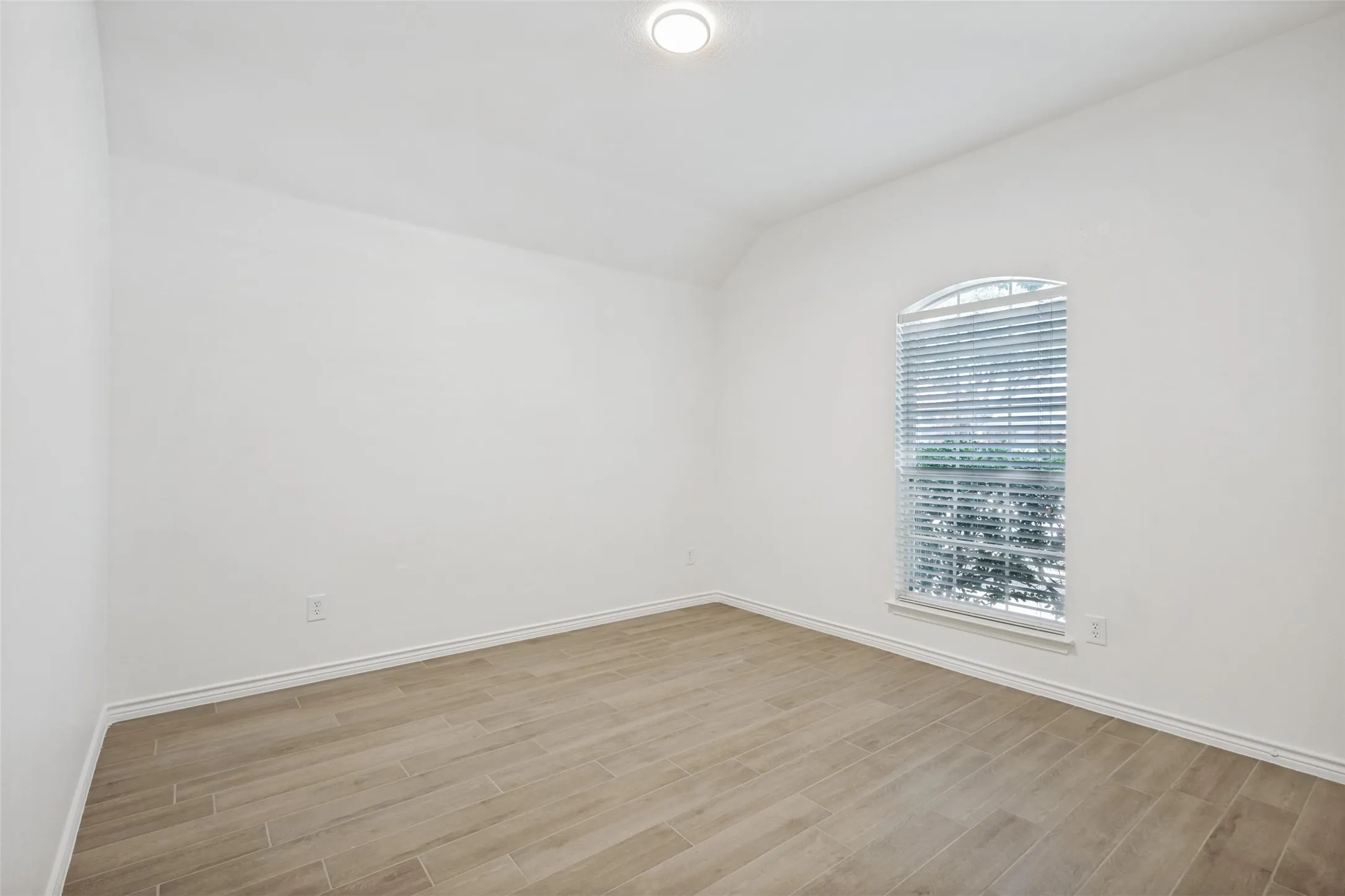 Single Family Residence For Rent in Collin County , 13751 Lincolnshire Lane, Frisco, Texas 75035, 3 Bedroom, 2 Bathroom, 2 Garage spaces, 1,886 Sqft, built in 2006, mls#21370588, Real Estate Agent in Frisco, Homes For Rent in Collin county, Homes For Rent in Frisco, Realtor in Frisco Texas, Real Estate Brokerage Independent Realty Texas, Luminita Cordes Realtor