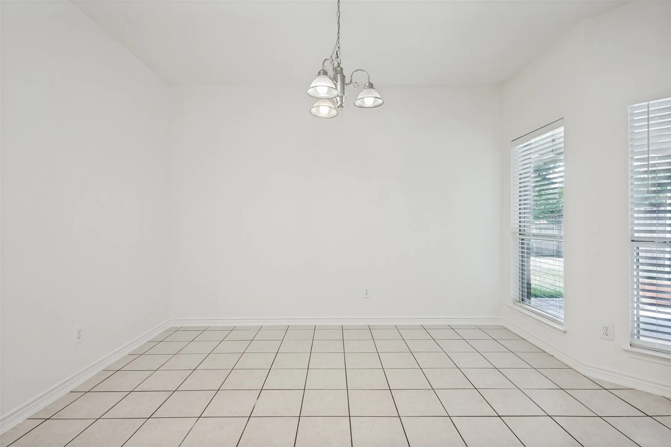 Single Family Residence For Rent in Collin County , 13751 Lincolnshire Lane, Frisco, Texas 75035, 3 Bedroom, 2 Bathroom, 2 Garage spaces, 1,886 Sqft, built in 2006, mls#21370588, Real Estate Agent in Frisco, Homes For Rent in Collin county, Homes For Rent in Frisco, Realtor in Frisco Texas, Real Estate Brokerage Independent Realty Texas, Luminita Cordes Realtor