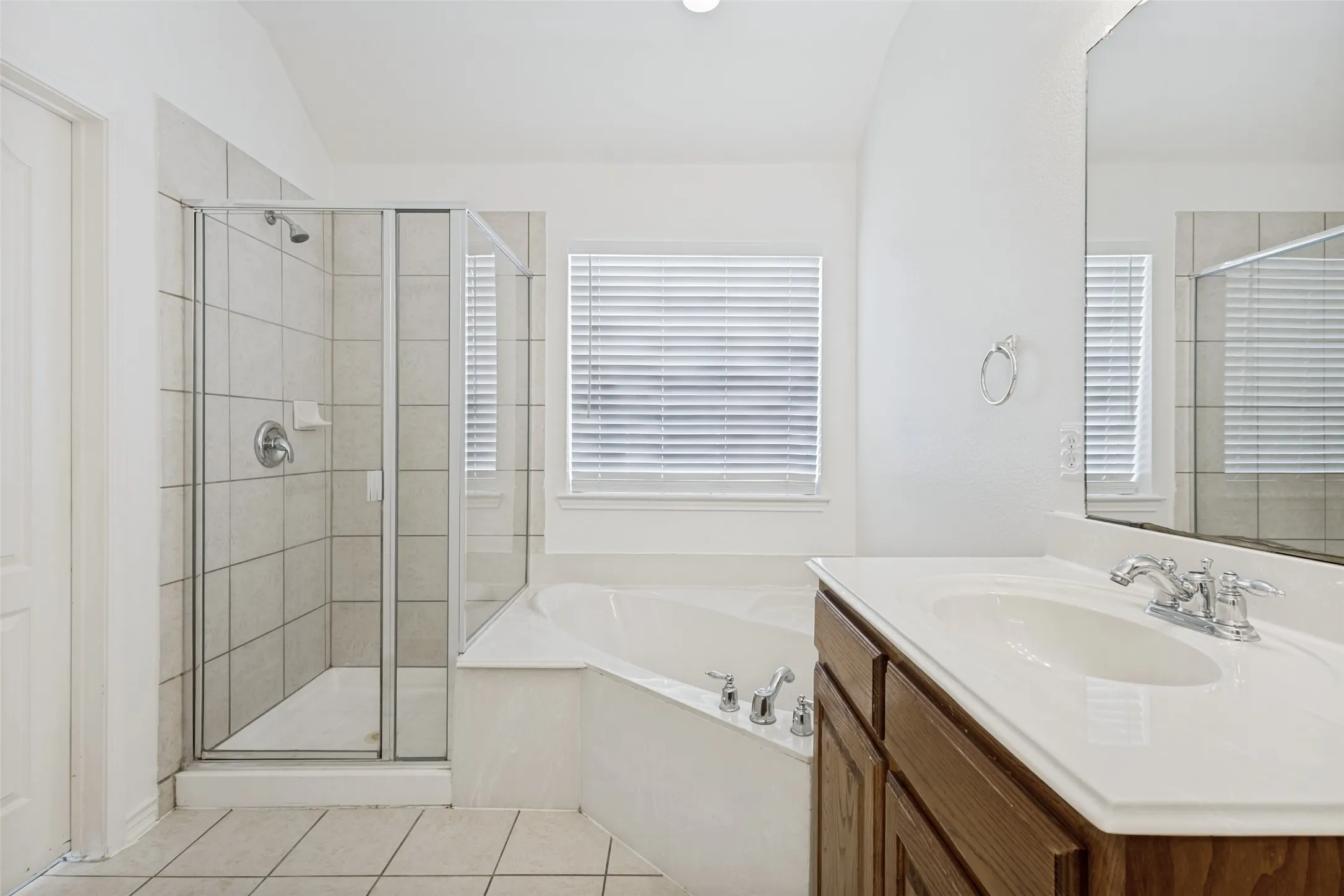 Single Family Residence For Rent in Collin County , 13751 Lincolnshire Lane, Frisco, Texas 75035, 3 Bedroom, 2 Bathroom, 2 Garage spaces, 1,886 Sqft, built in 2006, mls#21370588, Real Estate Agent in Frisco, Homes For Rent in Collin county, Homes For Rent in Frisco, Realtor in Frisco Texas, Real Estate Brokerage Independent Realty Texas, Luminita Cordes Realtor