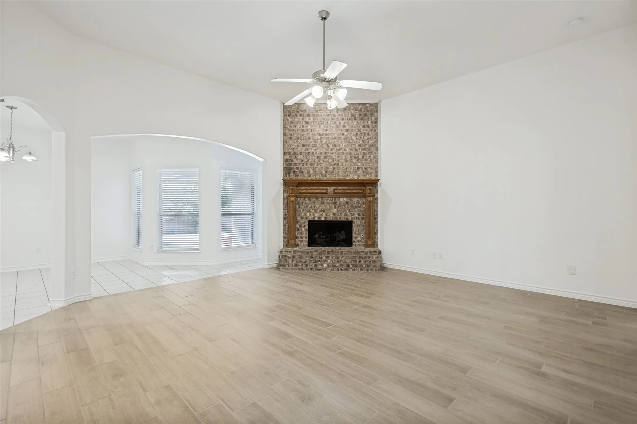 Single Family Residence For Rent in Collin County , 13751 Lincolnshire Lane, Frisco, Texas 75035, 3 Bedroom, 2 Bathroom, 2 Garage spaces, 1,886 Sqft, built in 2006, mls#21370588, Real Estate Agent in Frisco, Homes For Rent in Collin county, Homes For Rent in Frisco, Realtor in Frisco Texas, Real Estate Brokerage Independent Realty Texas, Luminita Cordes Realtor