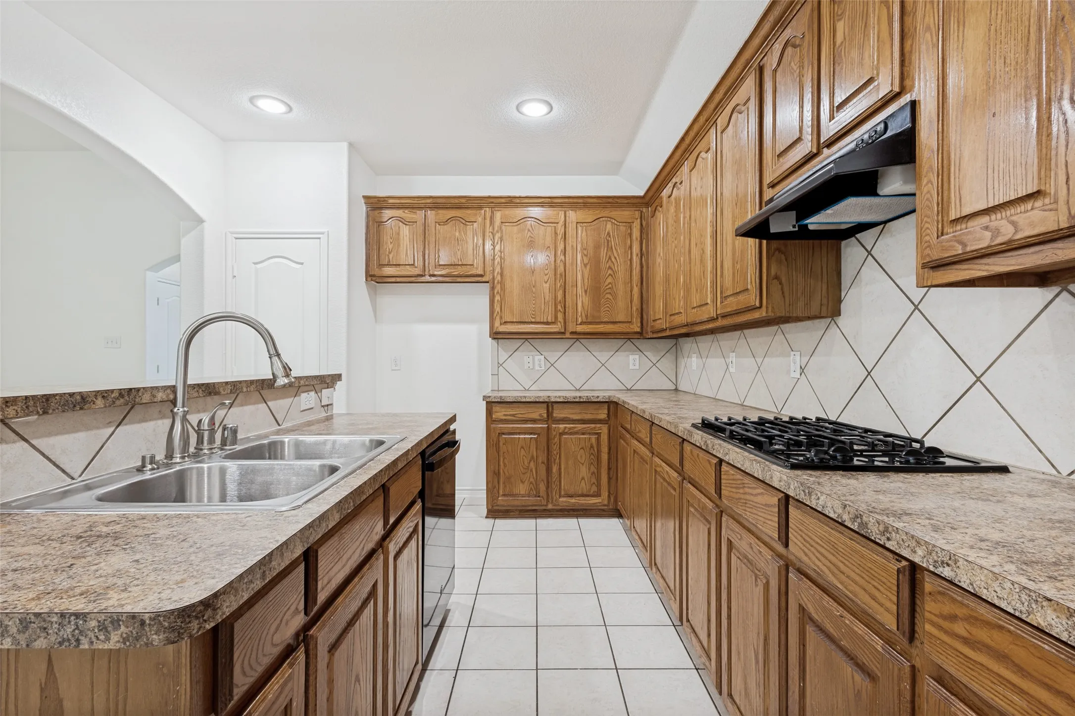 Single Family Residence For Rent in Collin County , 13751 Lincolnshire Lane, Frisco, Texas 75035, 3 Bedroom, 2 Bathroom, 2 Garage spaces, 1,886 Sqft, built in 2006, mls#21370588, Real Estate Agent in Frisco, Homes For Rent in Collin county, Homes For Rent in Frisco, Realtor in Frisco Texas, Real Estate Brokerage Independent Realty Texas, Luminita Cordes Realtor