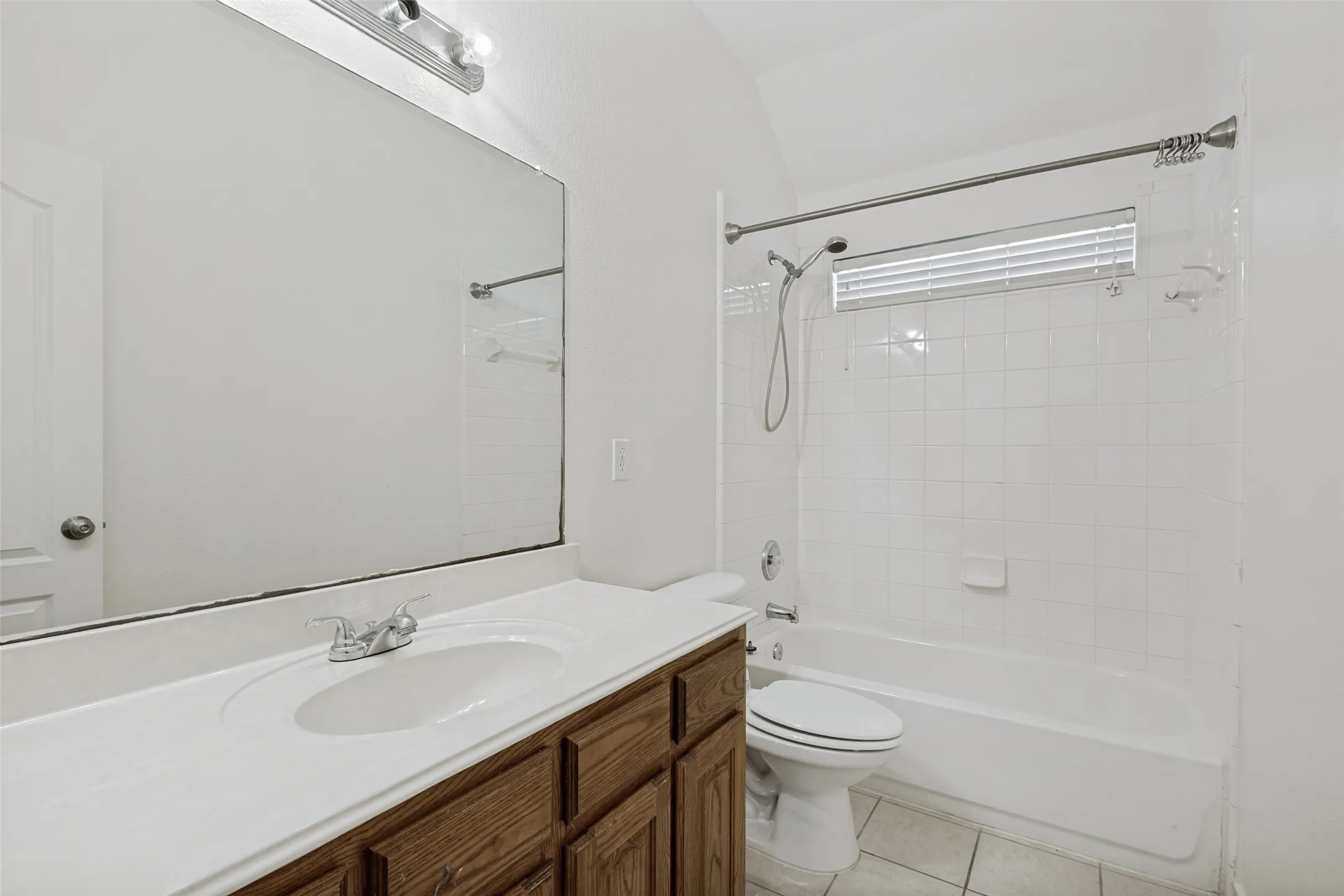 Single Family Residence For Rent in Collin County , 13751 Lincolnshire Lane, Frisco, Texas 75035, 3 Bedroom, 2 Bathroom, 2 Garage spaces, 1,886 Sqft, built in 2006, mls#21370588, Real Estate Agent in Frisco, Homes For Rent in Collin county, Homes For Rent in Frisco, Realtor in Frisco Texas, Real Estate Brokerage Independent Realty Texas, Luminita Cordes Realtor