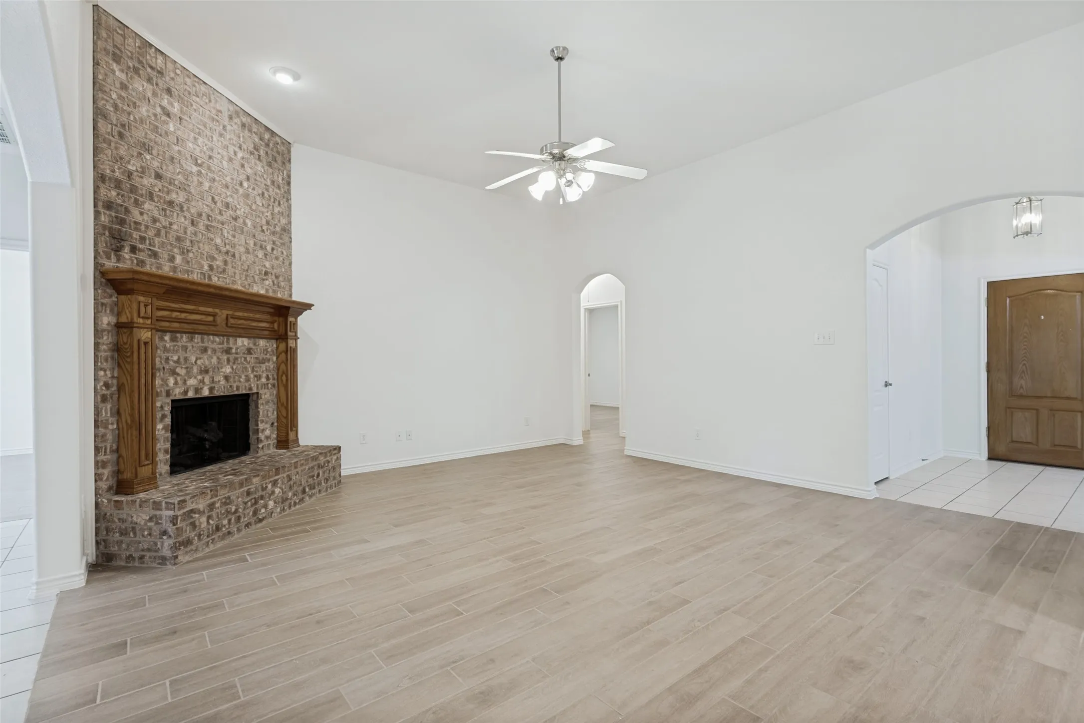 Single Family Residence For Rent in Collin County , 13751 Lincolnshire Lane, Frisco, Texas 75035, 3 Bedroom, 2 Bathroom, 2 Garage spaces, 1,886 Sqft, built in 2006, mls#21370588, Real Estate Agent in Frisco, Homes For Rent in Collin county, Homes For Rent in Frisco, Realtor in Frisco Texas, Real Estate Brokerage Independent Realty Texas, Luminita Cordes Realtor