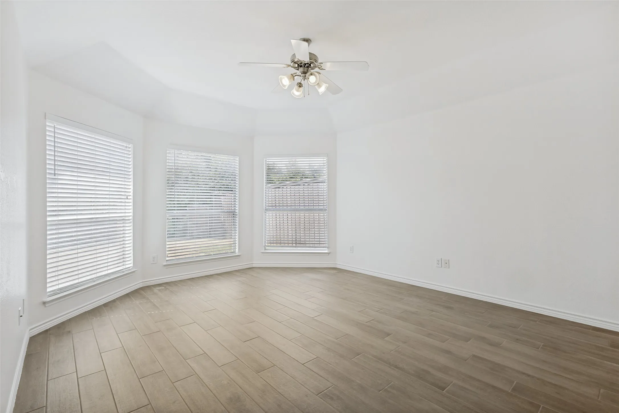 Single Family Residence For Rent in Collin County , 13751 Lincolnshire Lane, Frisco, Texas 75035, 3 Bedroom, 2 Bathroom, 2 Garage spaces, 1,886 Sqft, built in 2006, mls#21370588, Real Estate Agent in Frisco, Homes For Rent in Collin county, Homes For Rent in Frisco, Realtor in Frisco Texas, Real Estate Brokerage Independent Realty Texas, Luminita Cordes Realtor