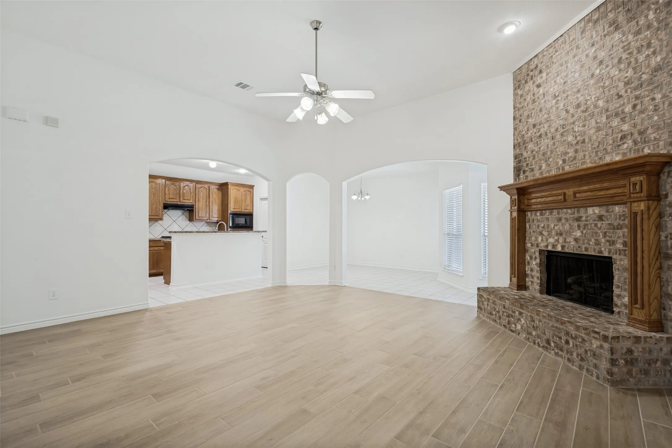 Single Family Residence For Rent in Collin County , 13751 Lincolnshire Lane, Frisco, Texas 75035, 3 Bedroom, 2 Bathroom, 2 Garage spaces, 1,886 Sqft, built in 2006, mls#21370588, Real Estate Agent in Frisco, Homes For Rent in Collin county, Homes For Rent in Frisco, Realtor in Frisco Texas, Real Estate Brokerage Independent Realty Texas, Luminita Cordes Realtor