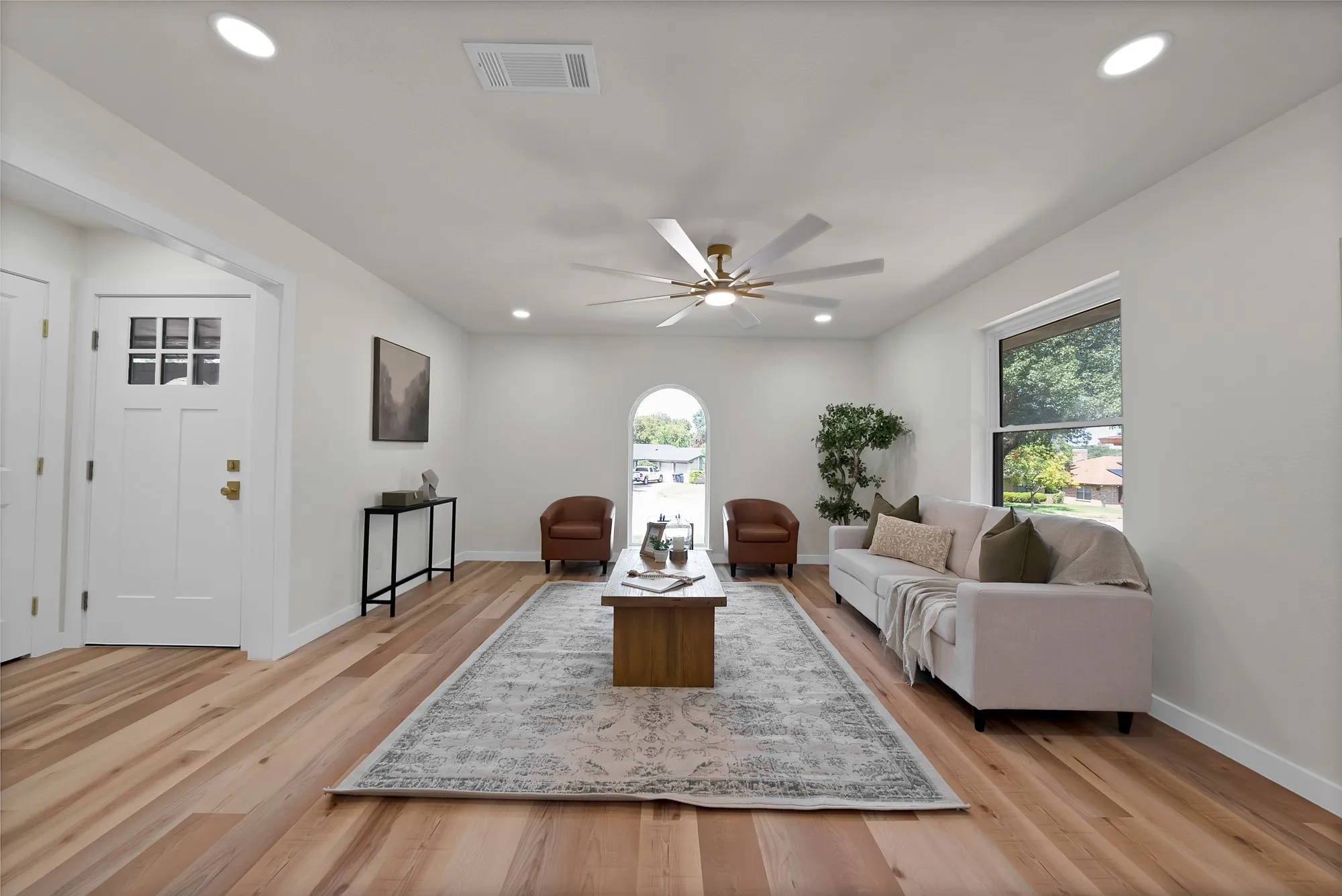 Single Family Residence For Sale in Tarrant County , 6617 Sabrosa Court W, Fort Worth, Texas 76133, 4 Bedroom, 2 Bathroom, Garage spaces, 2,783 Sqft, built in 1968, mls#21370193, Real Estate Agent in Fort Worth, Homes For Sale in Tarrant county, Homes For Sale in Fort Worth, Realtor in Fort Worth Texas, Real Estate Brokerage Independent Realty Texas, Luminita Cordes Realtor