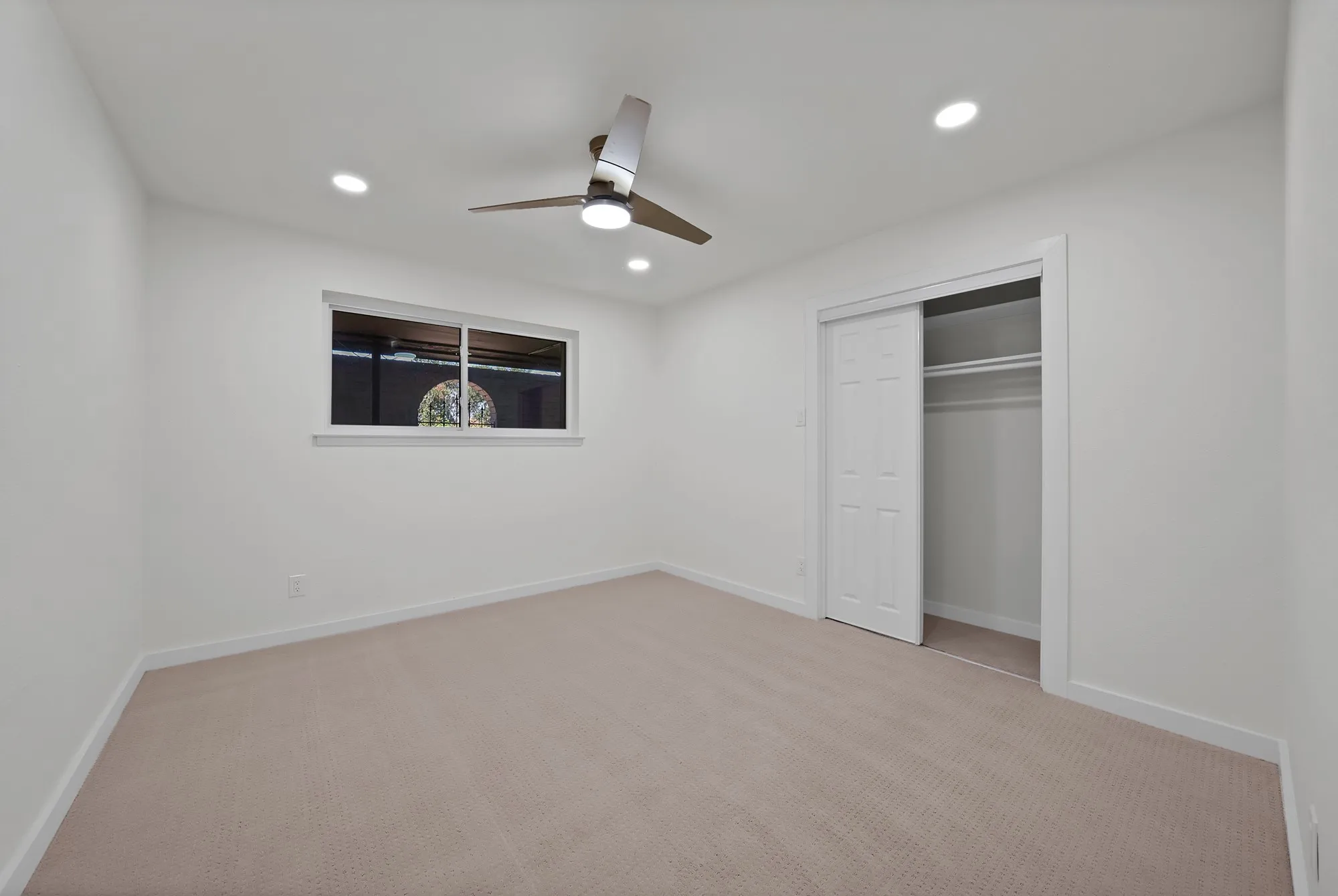 Single Family Residence For Sale in Tarrant County , 6617 Sabrosa Court W, Fort Worth, Texas 76133, 4 Bedroom, 2 Bathroom, Garage spaces, 2,783 Sqft, built in 1968, mls#21370193, Real Estate Agent in Fort Worth, Homes For Sale in Tarrant county, Homes For Sale in Fort Worth, Realtor in Fort Worth Texas, Real Estate Brokerage Independent Realty Texas, Luminita Cordes Realtor