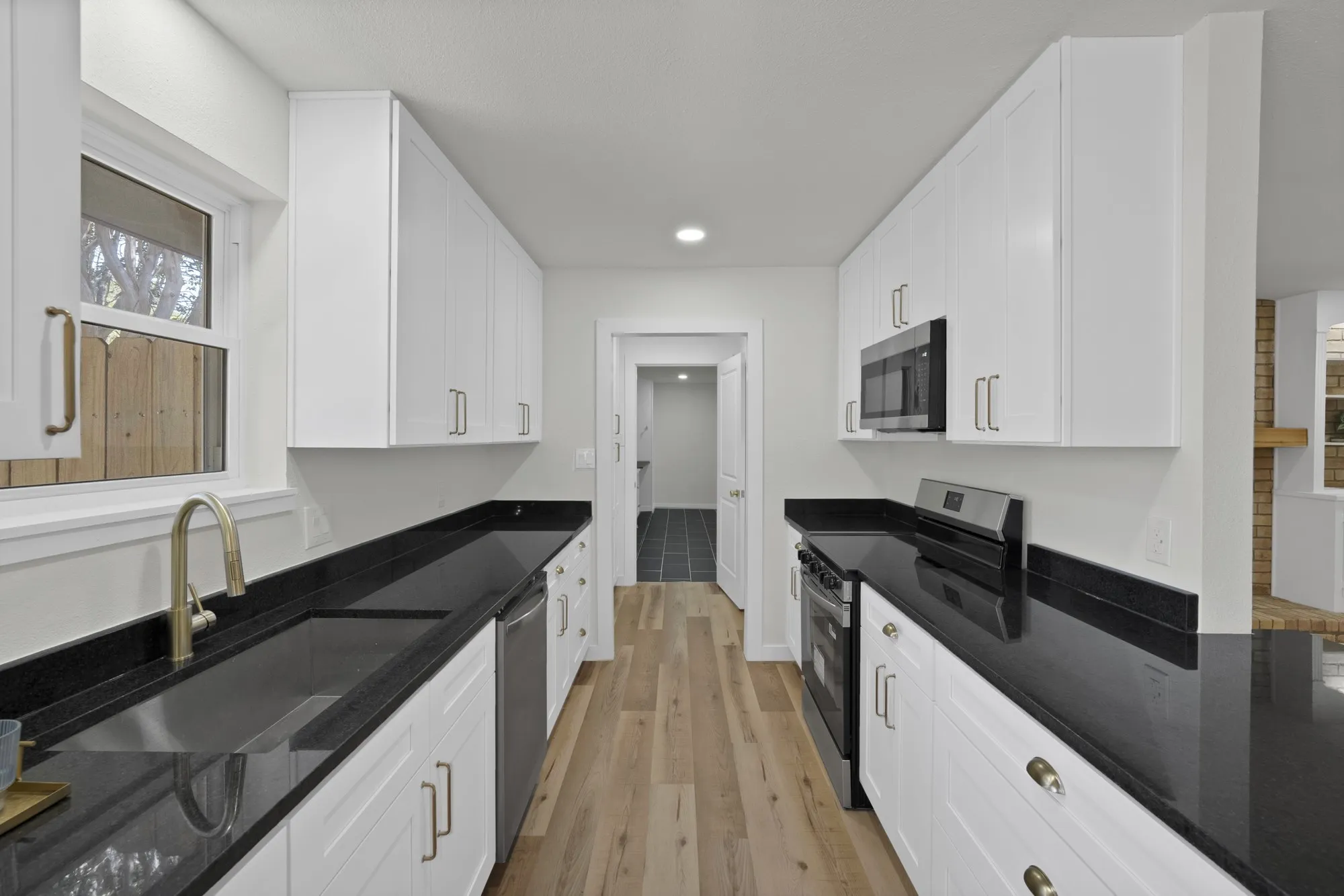 Single Family Residence For Sale in Tarrant County , 6617 Sabrosa Court W, Fort Worth, Texas 76133, 4 Bedroom, 2 Bathroom, Garage spaces, 2,783 Sqft, built in 1968, mls#21370193, Real Estate Agent in Fort Worth, Homes For Sale in Tarrant county, Homes For Sale in Fort Worth, Realtor in Fort Worth Texas, Real Estate Brokerage Independent Realty Texas, Luminita Cordes Realtor