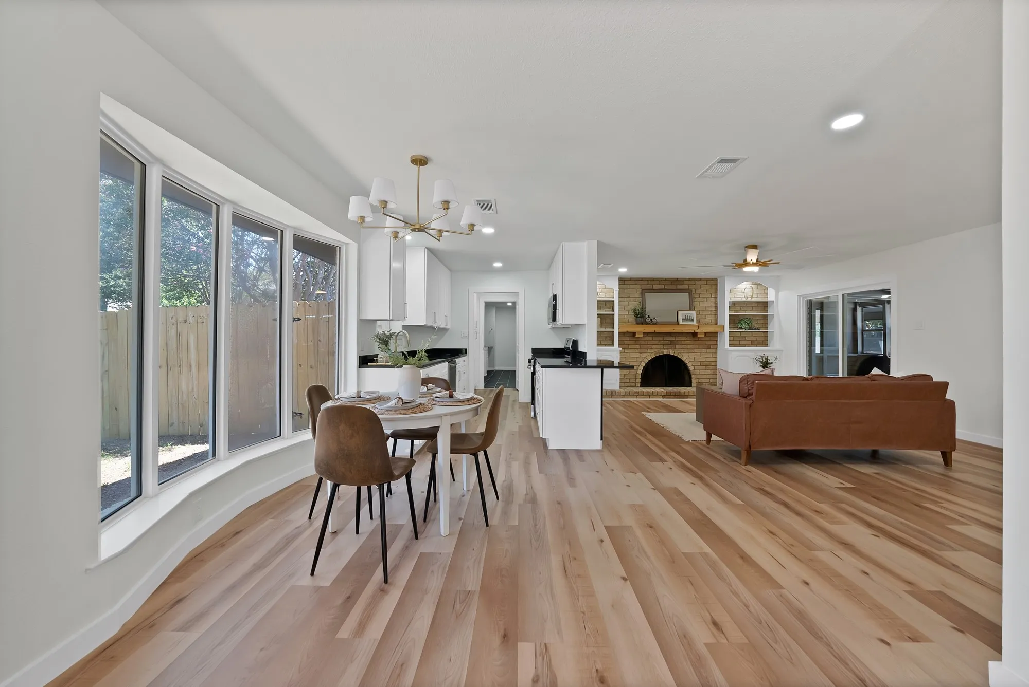 Single Family Residence For Sale in Tarrant County , 6617 Sabrosa Court W, Fort Worth, Texas 76133, 4 Bedroom, 2 Bathroom, Garage spaces, 2,783 Sqft, built in 1968, mls#21370193, Real Estate Agent in Fort Worth, Homes For Sale in Tarrant county, Homes For Sale in Fort Worth, Realtor in Fort Worth Texas, Real Estate Brokerage Independent Realty Texas, Luminita Cordes Realtor