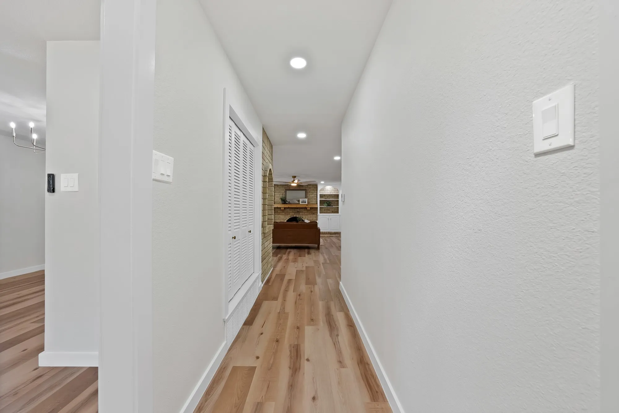 Single Family Residence For Sale in Tarrant County , 6617 Sabrosa Court W, Fort Worth, Texas 76133, 4 Bedroom, 2 Bathroom, Garage spaces, 2,783 Sqft, built in 1968, mls#21370193, Real Estate Agent in Fort Worth, Homes For Sale in Tarrant county, Homes For Sale in Fort Worth, Realtor in Fort Worth Texas, Real Estate Brokerage Independent Realty Texas, Luminita Cordes Realtor