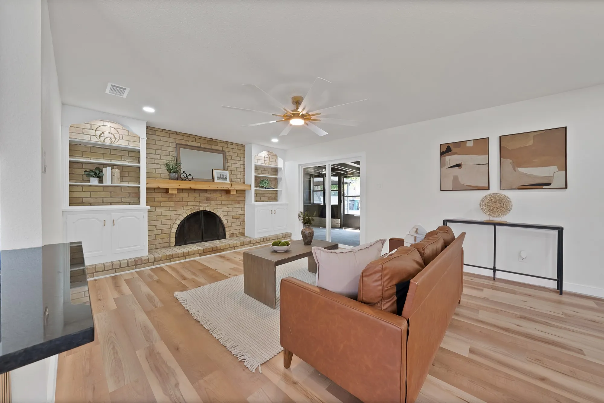 Single Family Residence For Sale in Tarrant County , 6617 Sabrosa Court W, Fort Worth, Texas 76133, 4 Bedroom, 2 Bathroom, Garage spaces, 2,783 Sqft, built in 1968, mls#21370193, Real Estate Agent in Fort Worth, Homes For Sale in Tarrant county, Homes For Sale in Fort Worth, Realtor in Fort Worth Texas, Real Estate Brokerage Independent Realty Texas, Luminita Cordes Realtor