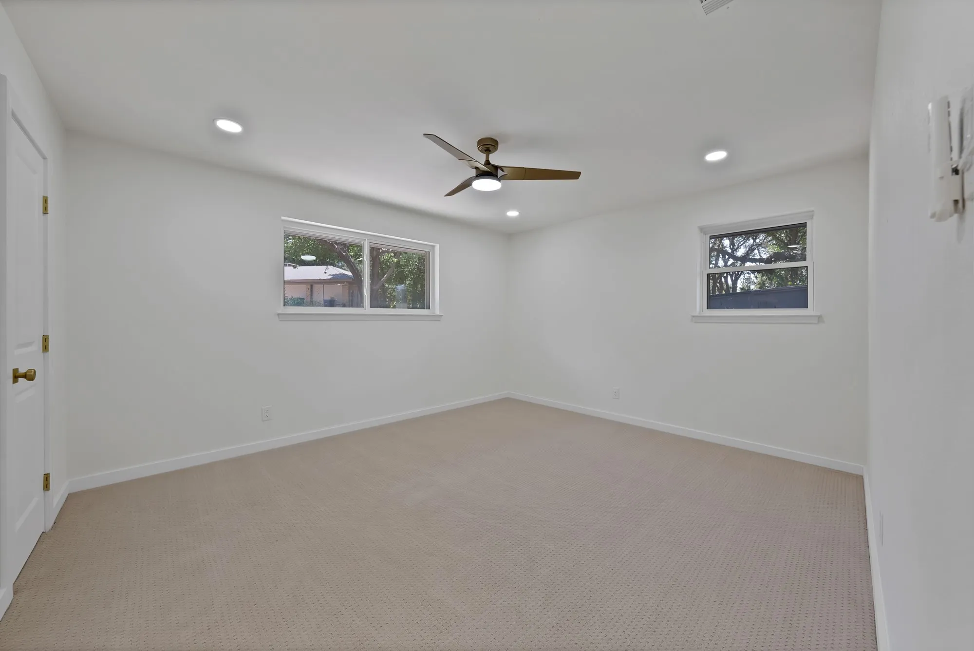 Single Family Residence For Sale in Tarrant County , 6617 Sabrosa Court W, Fort Worth, Texas 76133, 4 Bedroom, 2 Bathroom, Garage spaces, 2,783 Sqft, built in 1968, mls#21370193, Real Estate Agent in Fort Worth, Homes For Sale in Tarrant county, Homes For Sale in Fort Worth, Realtor in Fort Worth Texas, Real Estate Brokerage Independent Realty Texas, Luminita Cordes Realtor