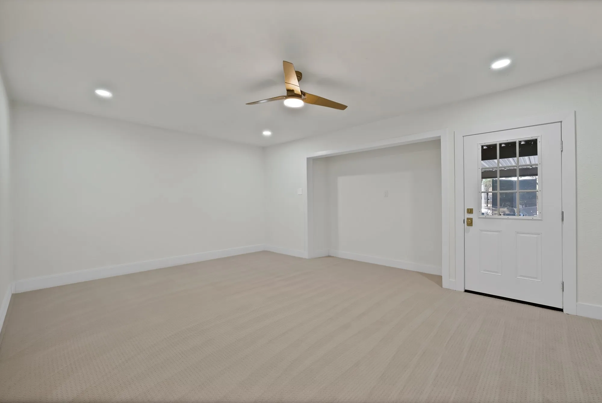 Single Family Residence For Sale in Tarrant County , 6617 Sabrosa Court W, Fort Worth, Texas 76133, 4 Bedroom, 2 Bathroom, Garage spaces, 2,783 Sqft, built in 1968, mls#21370193, Real Estate Agent in Fort Worth, Homes For Sale in Tarrant county, Homes For Sale in Fort Worth, Realtor in Fort Worth Texas, Real Estate Brokerage Independent Realty Texas, Luminita Cordes Realtor