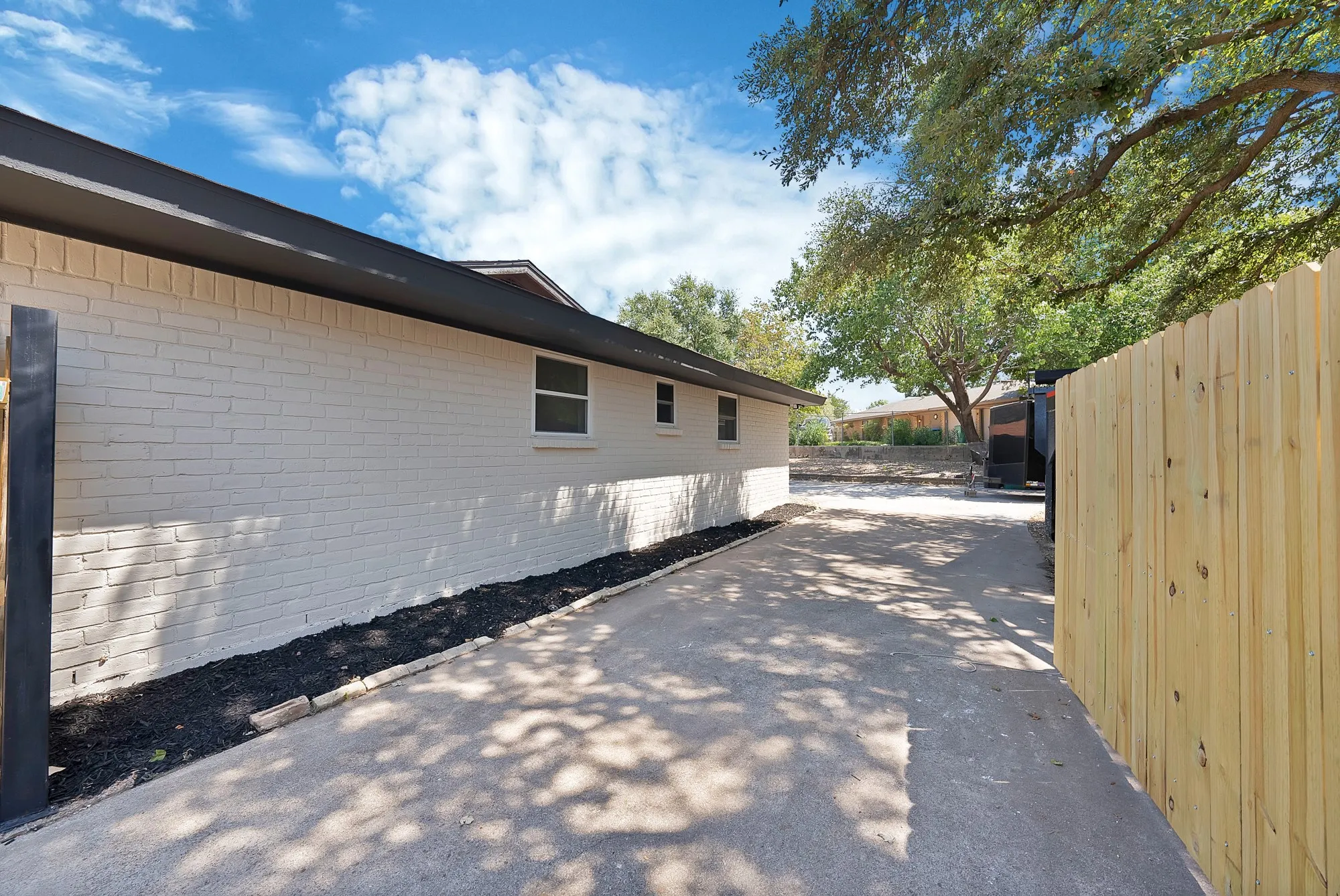 Single Family Residence For Sale in Tarrant County , 6617 Sabrosa Court W, Fort Worth, Texas 76133, 4 Bedroom, 2 Bathroom, Garage spaces, 2,783 Sqft, built in 1968, mls#21370193, Real Estate Agent in Fort Worth, Homes For Sale in Tarrant county, Homes For Sale in Fort Worth, Realtor in Fort Worth Texas, Real Estate Brokerage Independent Realty Texas, Luminita Cordes Realtor