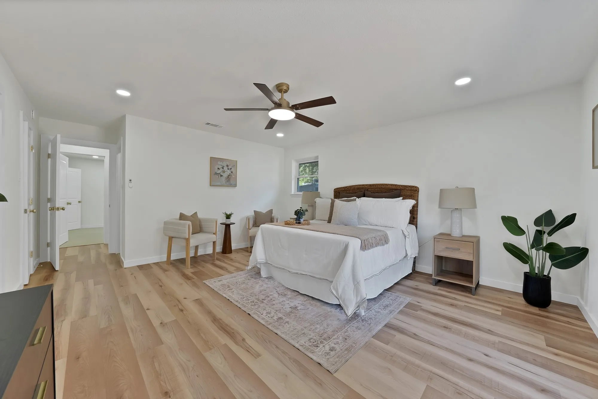 Single Family Residence For Sale in Tarrant County , 6617 Sabrosa Court W, Fort Worth, Texas 76133, 4 Bedroom, 2 Bathroom, Garage spaces, 2,783 Sqft, built in 1968, mls#21370193, Real Estate Agent in Fort Worth, Homes For Sale in Tarrant county, Homes For Sale in Fort Worth, Realtor in Fort Worth Texas, Real Estate Brokerage Independent Realty Texas, Luminita Cordes Realtor
