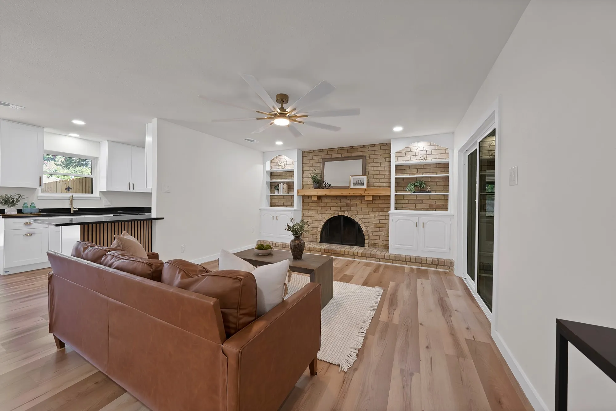 Single Family Residence For Sale in Tarrant County , 6617 Sabrosa Court W, Fort Worth, Texas 76133, 4 Bedroom, 2 Bathroom, Garage spaces, 2,783 Sqft, built in 1968, mls#21370193, Real Estate Agent in Fort Worth, Homes For Sale in Tarrant county, Homes For Sale in Fort Worth, Realtor in Fort Worth Texas, Real Estate Brokerage Independent Realty Texas, Luminita Cordes Realtor