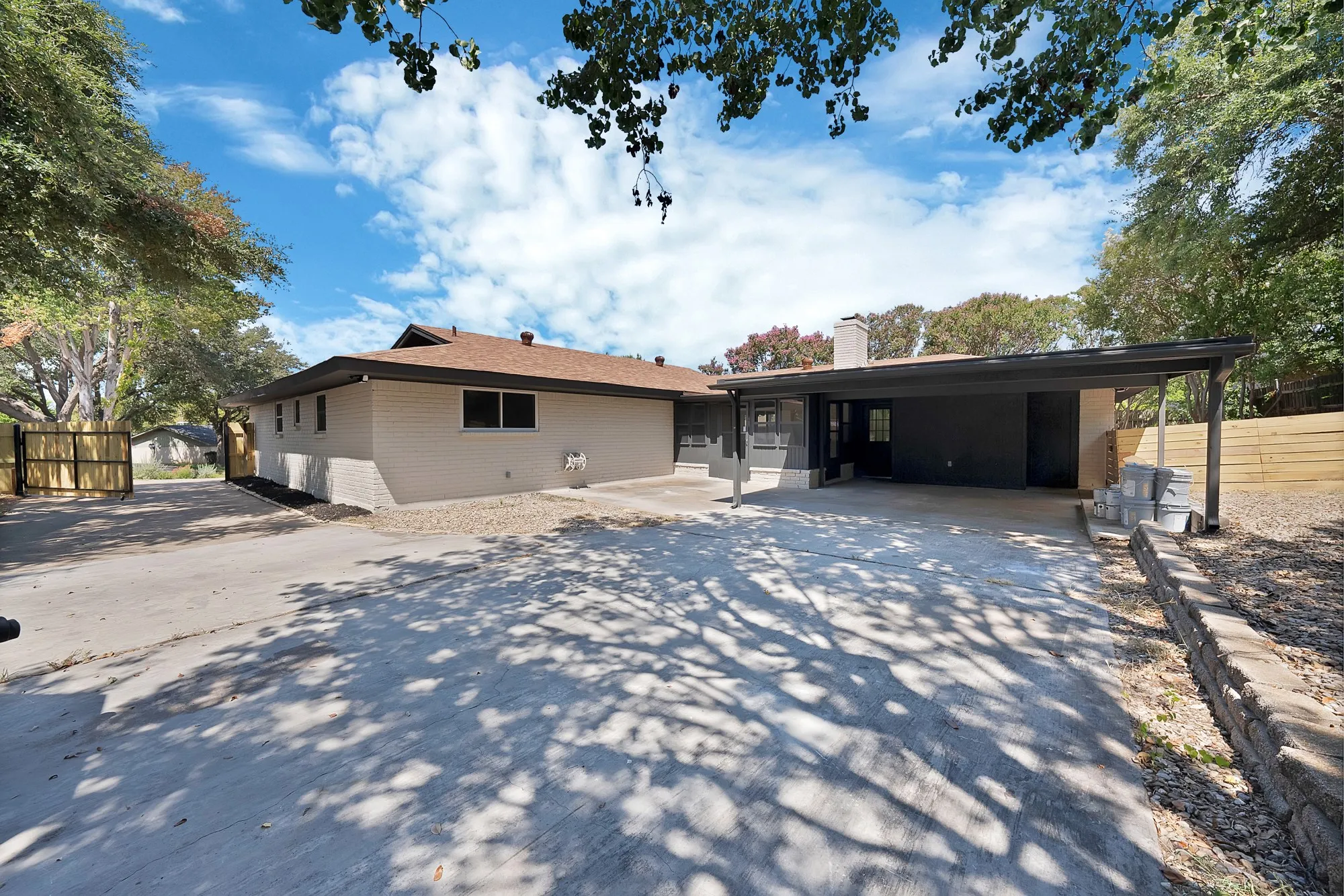 Single Family Residence For Sale in Tarrant County , 6617 Sabrosa Court W, Fort Worth, Texas 76133, 4 Bedroom, 2 Bathroom, Garage spaces, 2,783 Sqft, built in 1968, mls#21370193, Real Estate Agent in Fort Worth, Homes For Sale in Tarrant county, Homes For Sale in Fort Worth, Realtor in Fort Worth Texas, Real Estate Brokerage Independent Realty Texas, Luminita Cordes Realtor