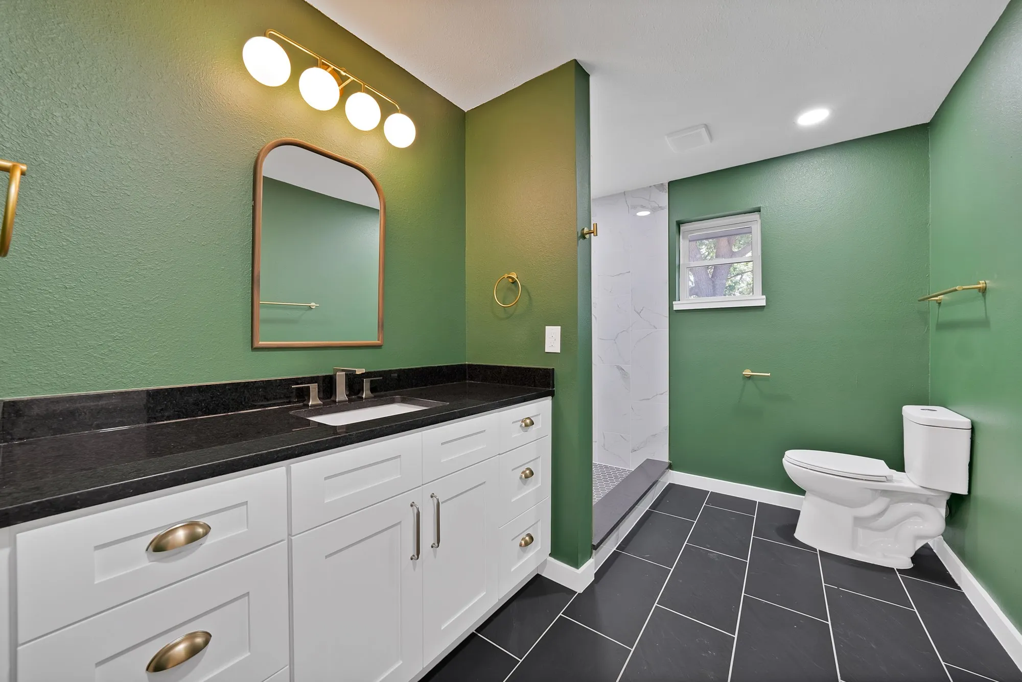 Single Family Residence For Sale in Tarrant County , 6617 Sabrosa Court W, Fort Worth, Texas 76133, 4 Bedroom, 2 Bathroom, Garage spaces, 2,783 Sqft, built in 1968, mls#21370193, Real Estate Agent in Fort Worth, Homes For Sale in Tarrant county, Homes For Sale in Fort Worth, Realtor in Fort Worth Texas, Real Estate Brokerage Independent Realty Texas, Luminita Cordes Realtor