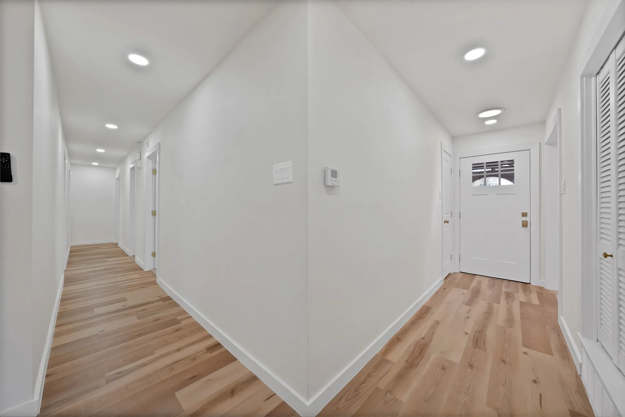 Single Family Residence For Sale in Tarrant County , 6617 Sabrosa Court W, Fort Worth, Texas 76133, 4 Bedroom, 2 Bathroom, Garage spaces, 2,783 Sqft, built in 1968, mls#21370193, Real Estate Agent in Fort Worth, Homes For Sale in Tarrant county, Homes For Sale in Fort Worth, Realtor in Fort Worth Texas, Real Estate Brokerage Independent Realty Texas, Luminita Cordes Realtor