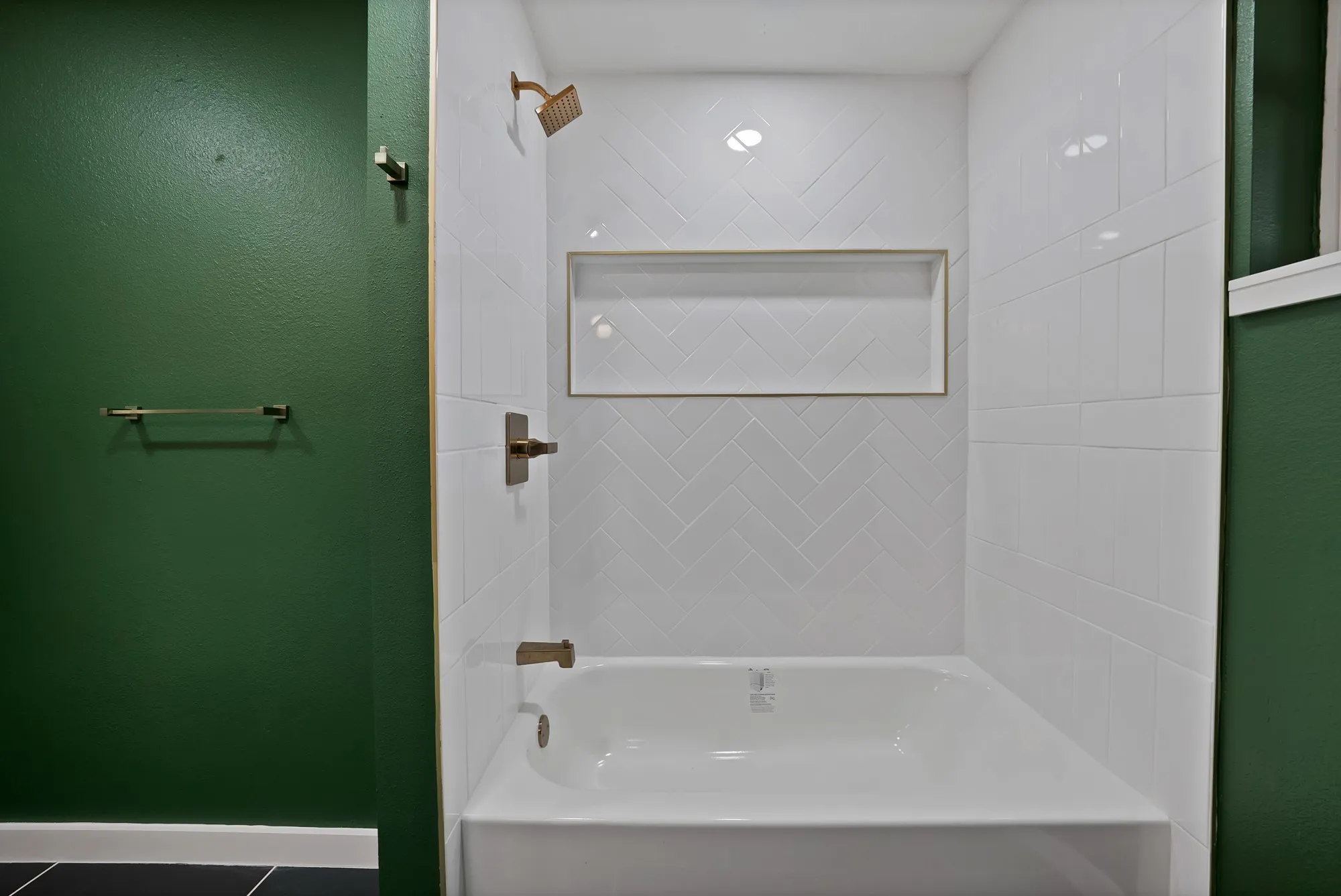Single Family Residence For Sale in Tarrant County , 6617 Sabrosa Court W, Fort Worth, Texas 76133, 4 Bedroom, 2 Bathroom, Garage spaces, 2,783 Sqft, built in 1968, mls#21370193, Real Estate Agent in Fort Worth, Homes For Sale in Tarrant county, Homes For Sale in Fort Worth, Realtor in Fort Worth Texas, Real Estate Brokerage Independent Realty Texas, Luminita Cordes Realtor