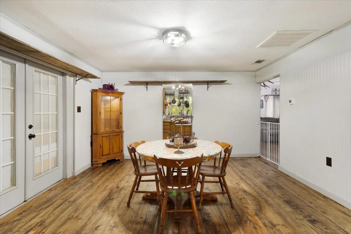 Single Family Residence For Sale in Grayson County , 7436 FM 2729, Van Alstyne, Texas 75495, 2 Bedroom, 2 Bathroom, Garage spaces, 1,440 Sqft, built in 1920, mls#21370772, Real Estate Agent in Van Alstyne, Homes For Sale in Grayson county, Homes For Sale in Van Alstyne, Realtor in Van Alstyne Texas, Real Estate Brokerage Independent Realty Texas, Luminita Cordes Realtor