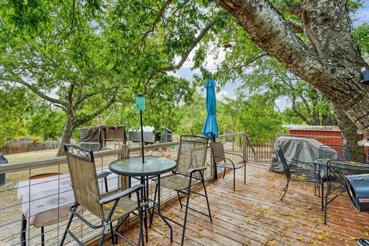 Single Family Residence For Sale in Grayson County , 7436 FM 2729, Van Alstyne, Texas 75495, 2 Bedroom, 2 Bathroom, Garage spaces, 1,440 Sqft, built in 1920, mls#21370772, Real Estate Agent in Van Alstyne, Homes For Sale in Grayson county, Homes For Sale in Van Alstyne, Realtor in Van Alstyne Texas, Real Estate Brokerage Independent Realty Texas, Luminita Cordes Realtor
