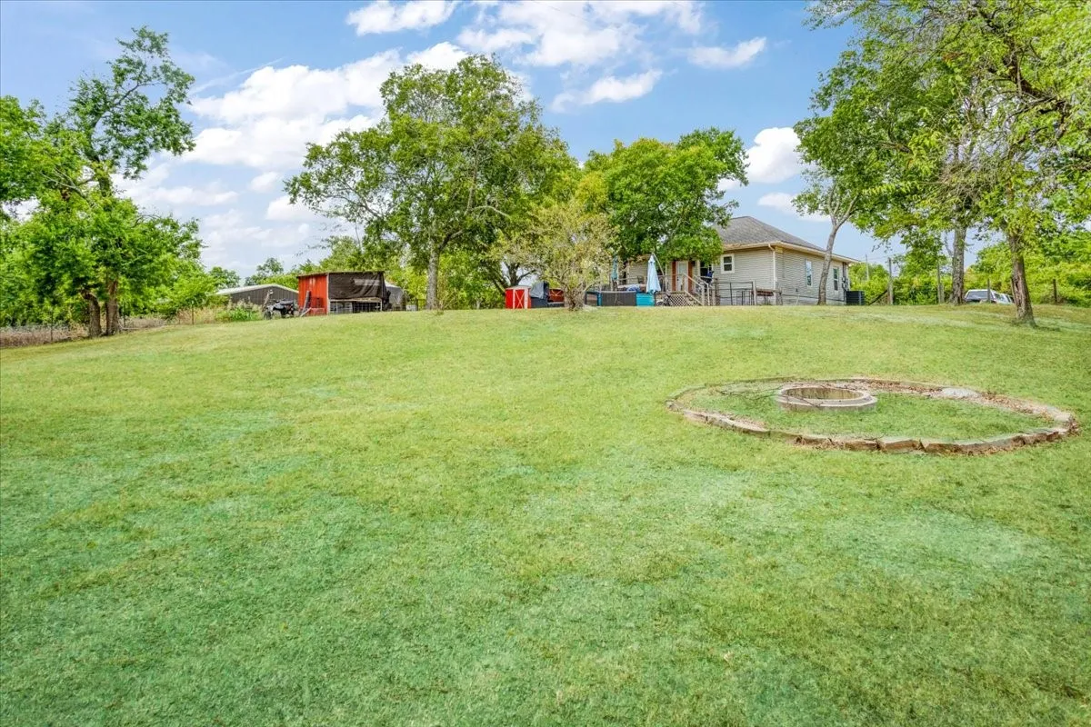 Single Family Residence For Sale in Grayson County , 7436 FM 2729, Van Alstyne, Texas 75495, 2 Bedroom, 2 Bathroom, Garage spaces, 1,440 Sqft, built in 1920, mls#21370772, Real Estate Agent in Van Alstyne, Homes For Sale in Grayson county, Homes For Sale in Van Alstyne, Realtor in Van Alstyne Texas, Real Estate Brokerage Independent Realty Texas, Luminita Cordes Realtor